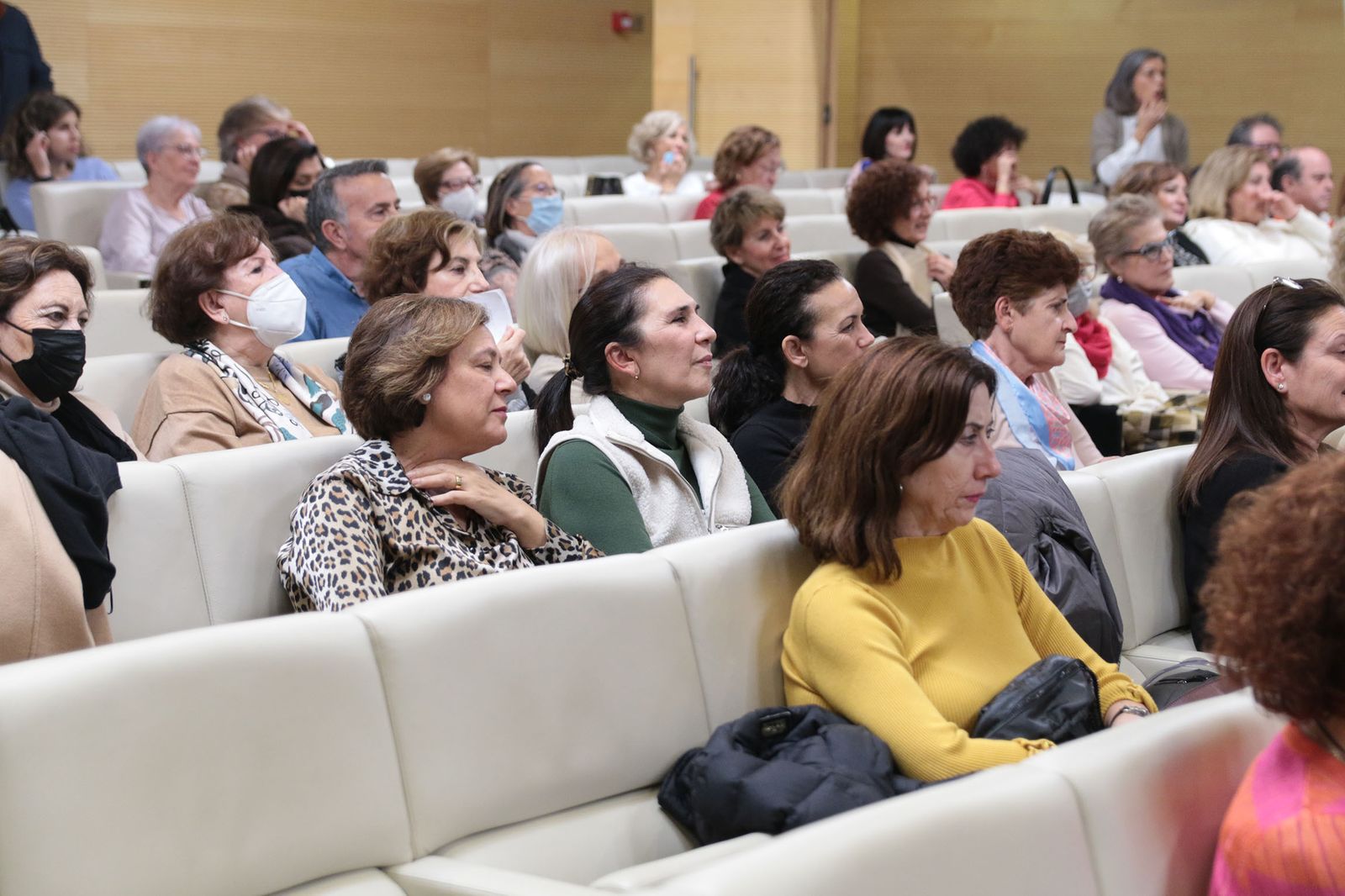 El Diario de los Libros, con Cristina Campos y su novela 'Historias de mujeres casadas'