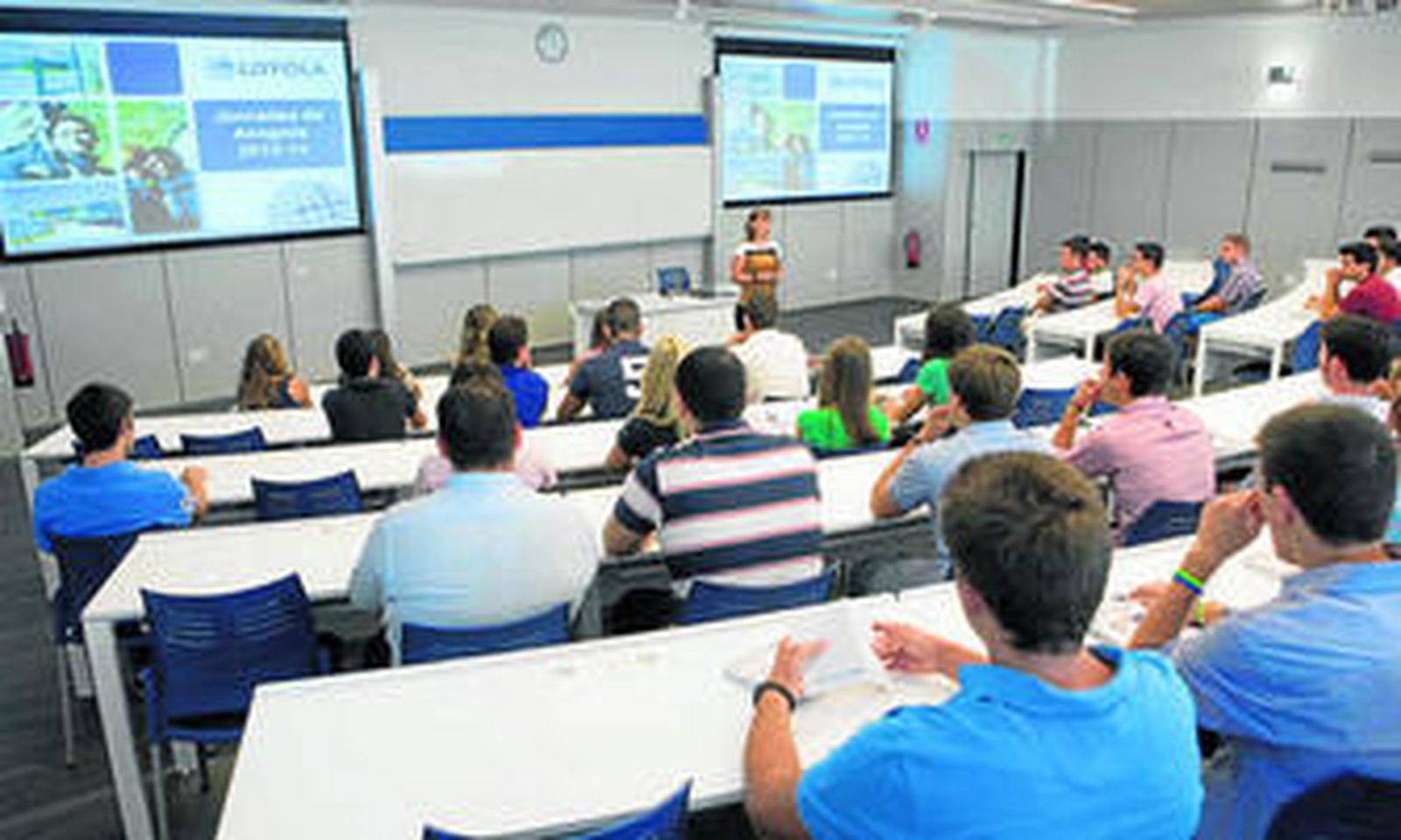 Un momento del acto de recepción de los alumnos de la Universidad Loyola en su campus cordobés.