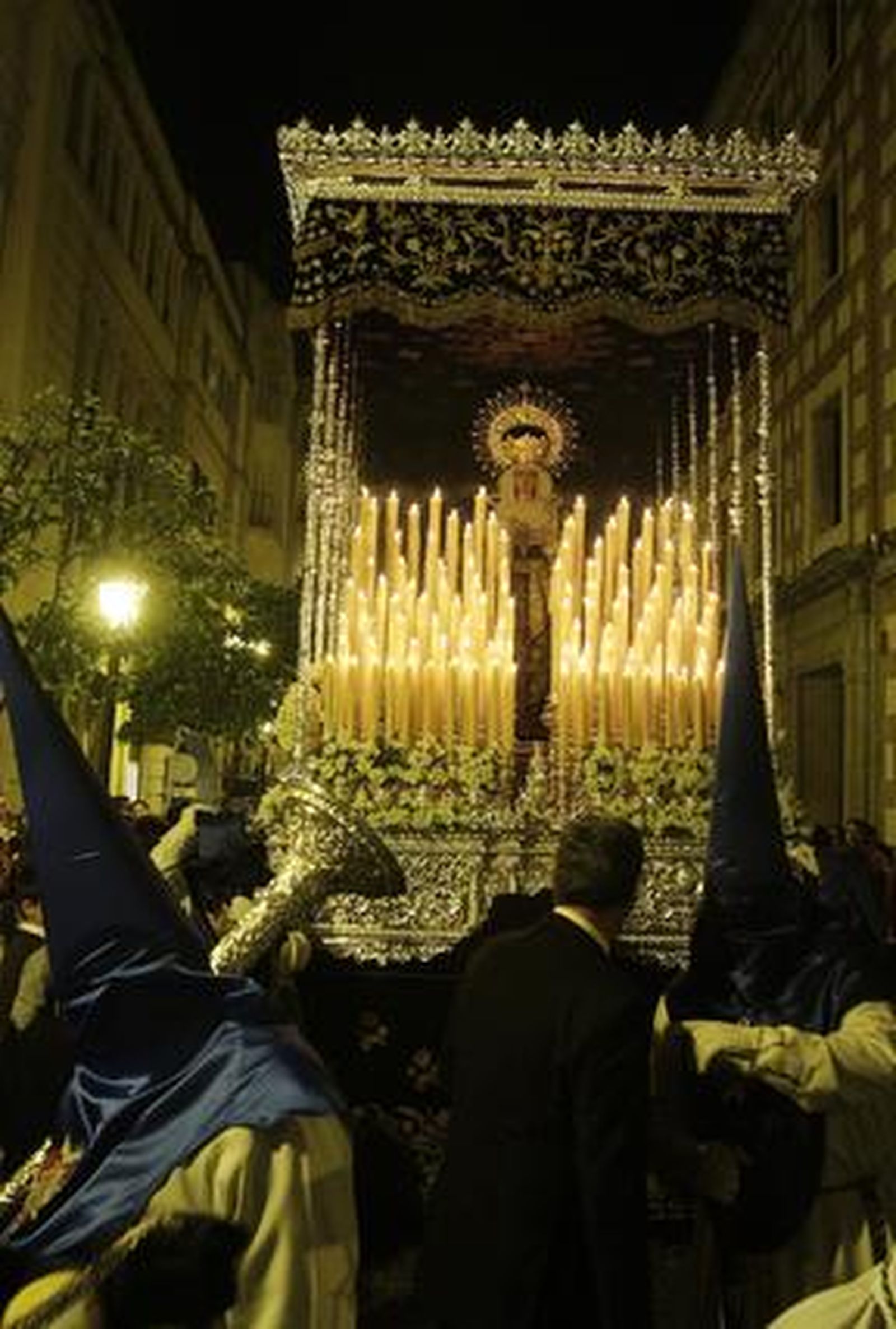 Sevilla acompaña a Montserrat

Foto: Jose Angel Garcia