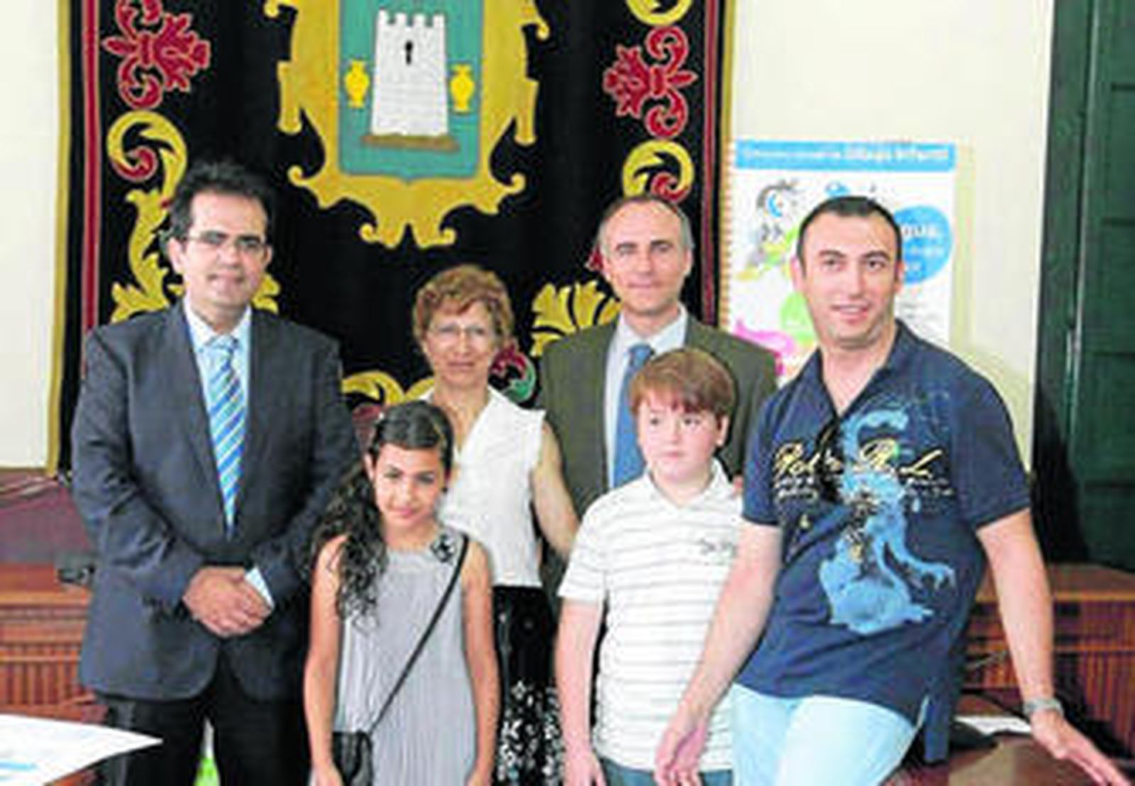 El alcalde de Níjar estuvo junto a los niños de su municipio.