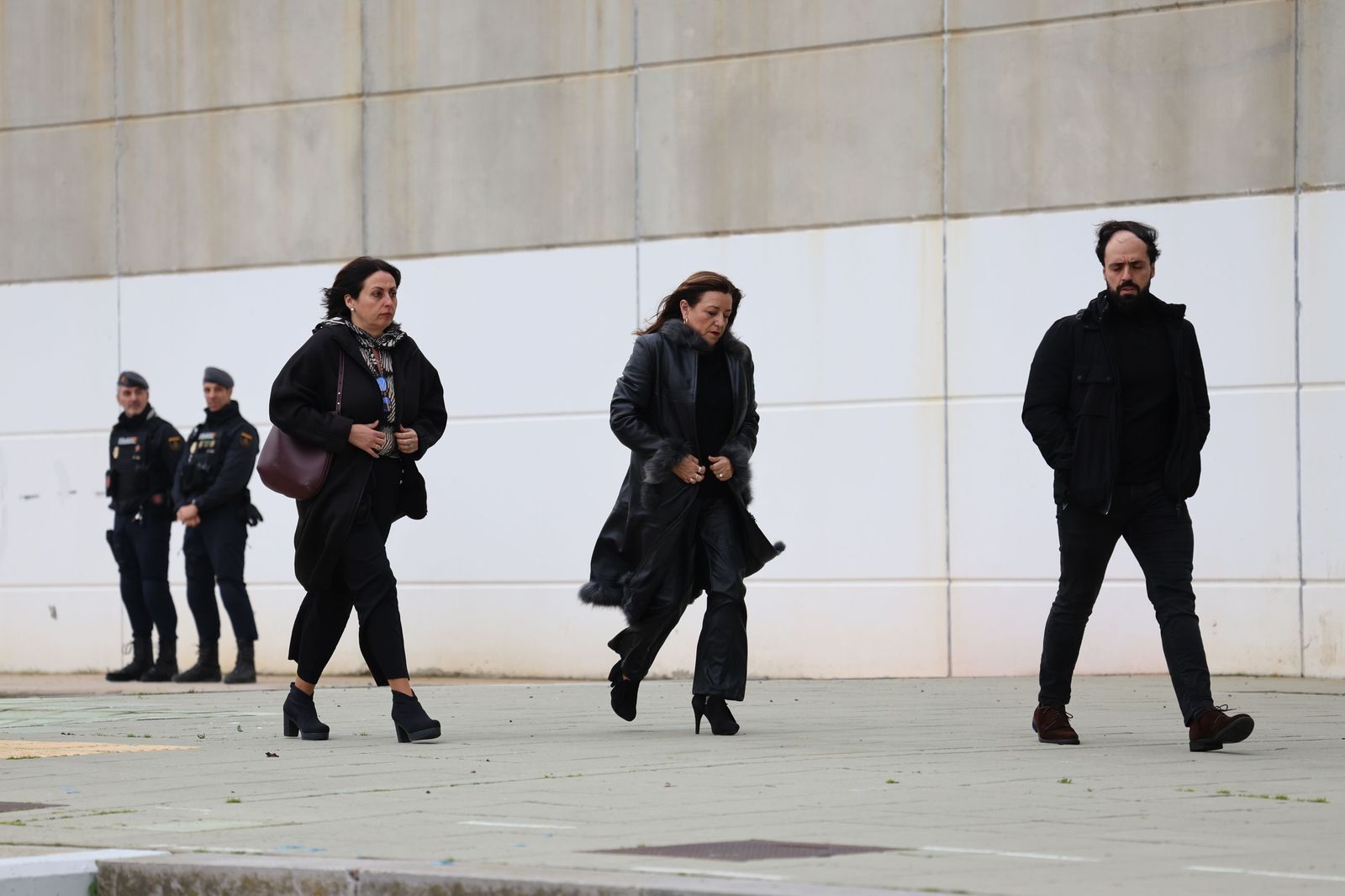 Fotografías de la llegada de Juanma Moreno, Feijóo y todas las autoridades al funeral por las víctimas de Adamuz en Huelva