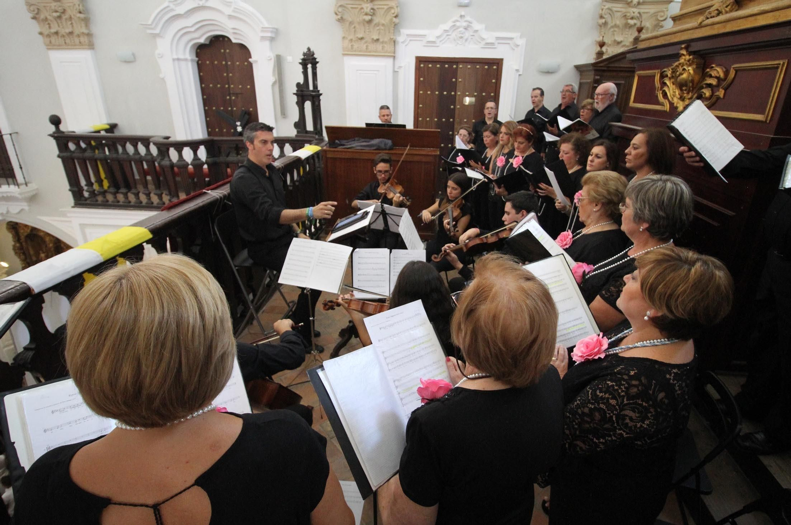 Misa ante la Virgen de La Cinta presidida por el obispo de Huelva, José Vilaplana, en la Catedral