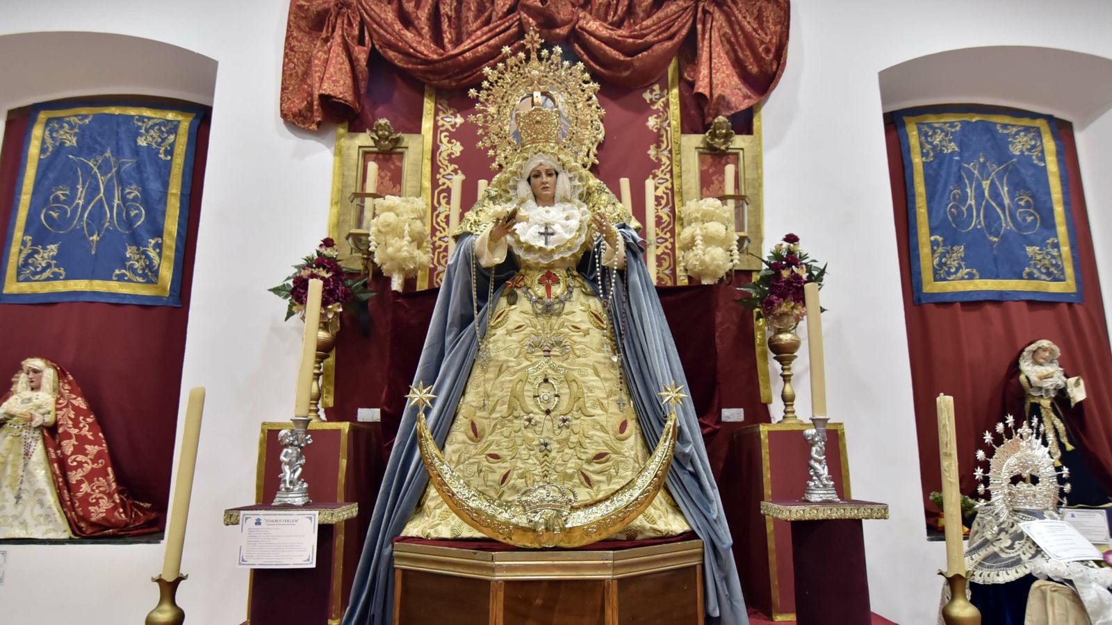 Las fotos de la exposicíon de Devociones Particulares en el Edificio Istmo - Comandancia