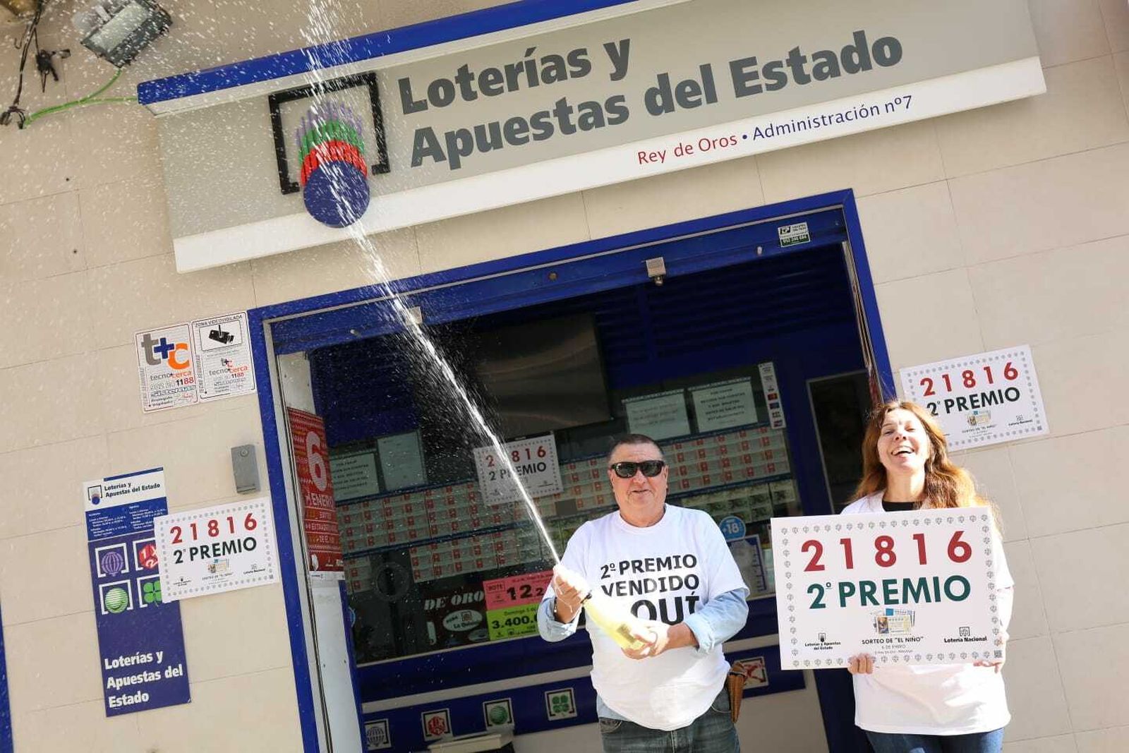 Celebración de un Segundo Premio de la Lotería del Niño en Málaga.
