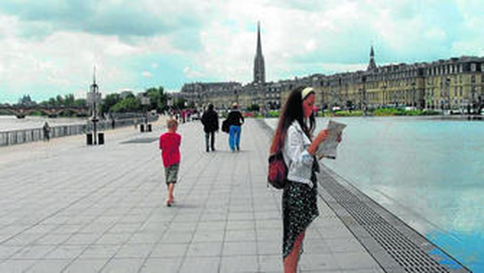 Amaranta Ortiz Bermúdez, en la Place de la Bourse de Burdeos.