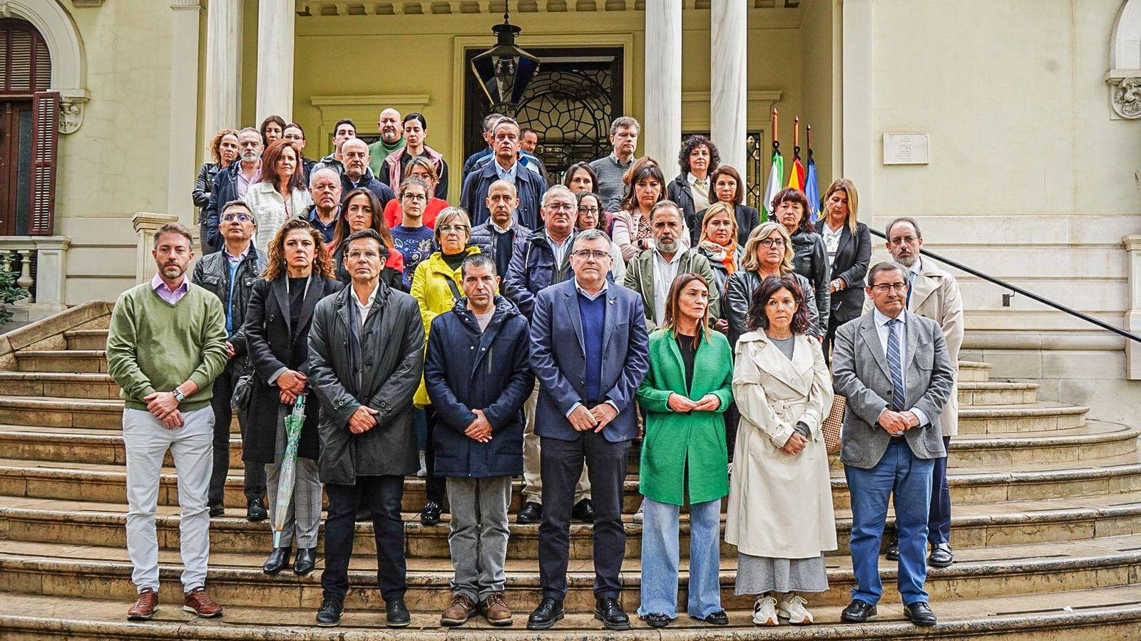 Minuto de silencio en la Subdelegación del Gobierno. Minuto de silencio en la Subdelegación del Gobierno.