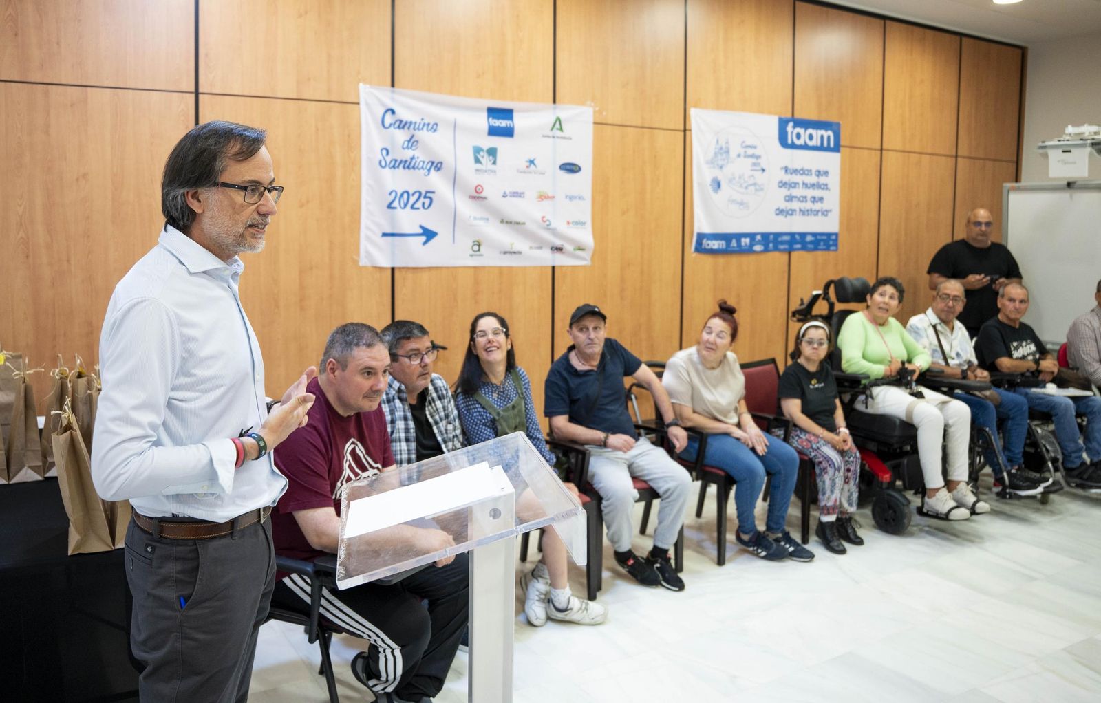 Las imágenes del acto de iniciación del Camino de Santiago de FAAM en Almería