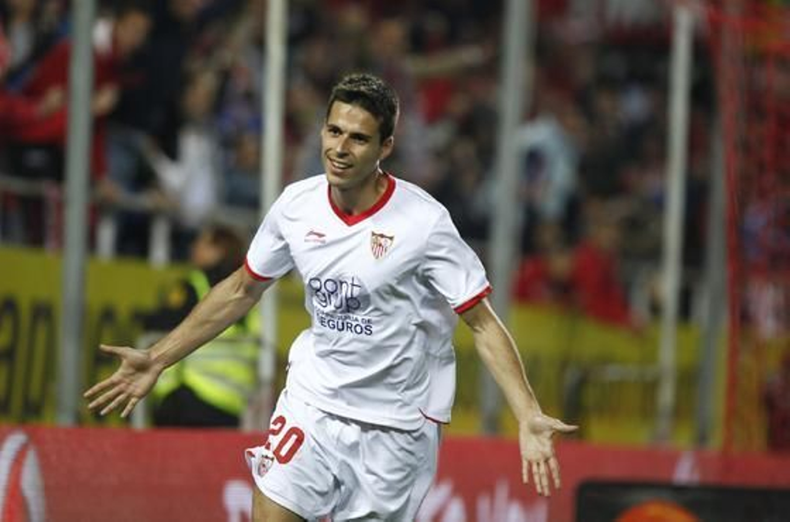 Manu del Moral celebra su quinto tanto en tres partidos. / Antonio Pizarro