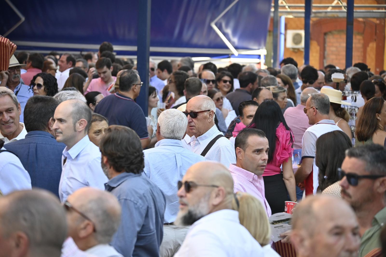 Imágenes de ambiente en el cuarto día de toros en Huelva