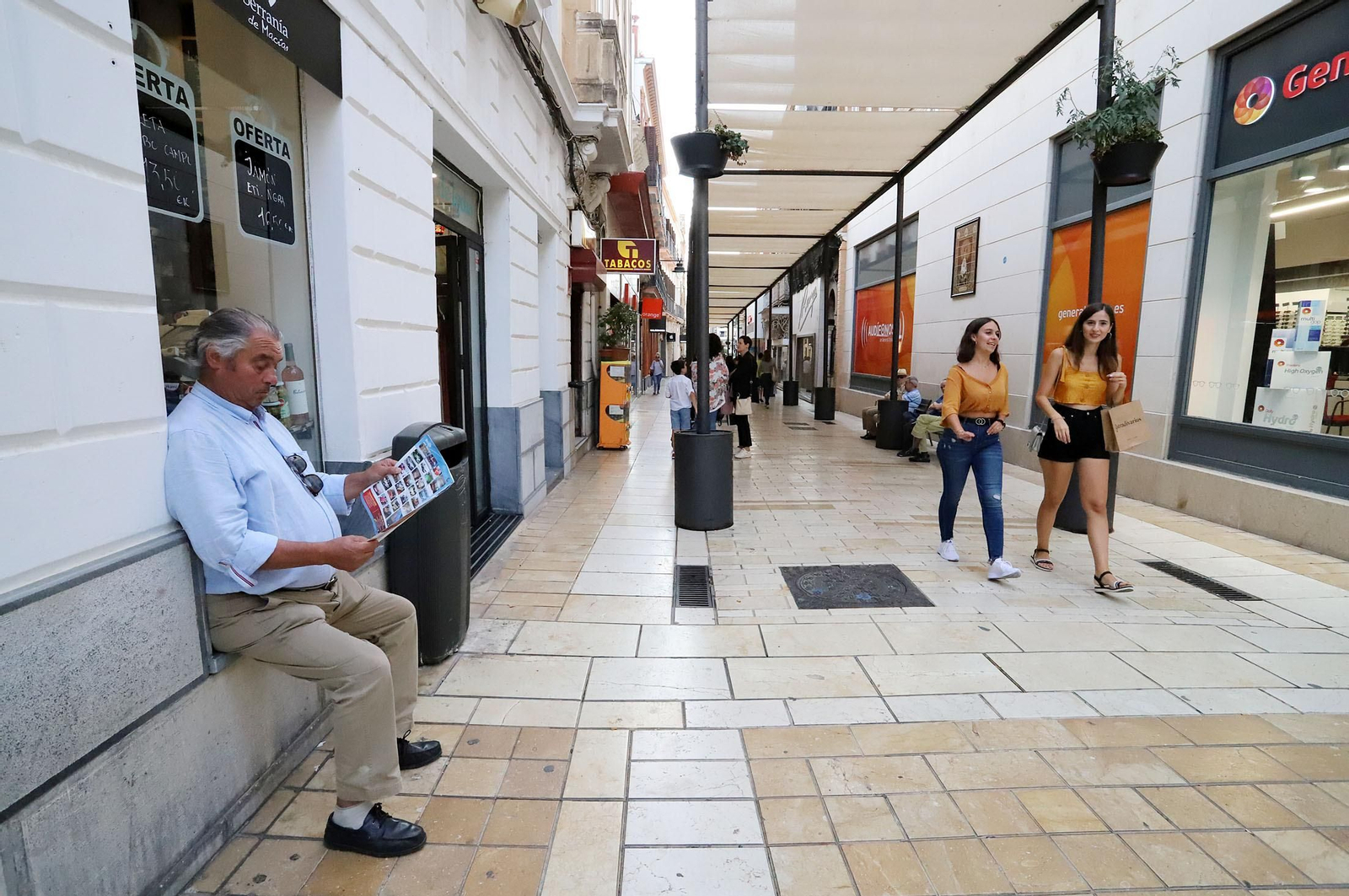 Imágenes de los comercios cerrados y ambiente de las calles del centro