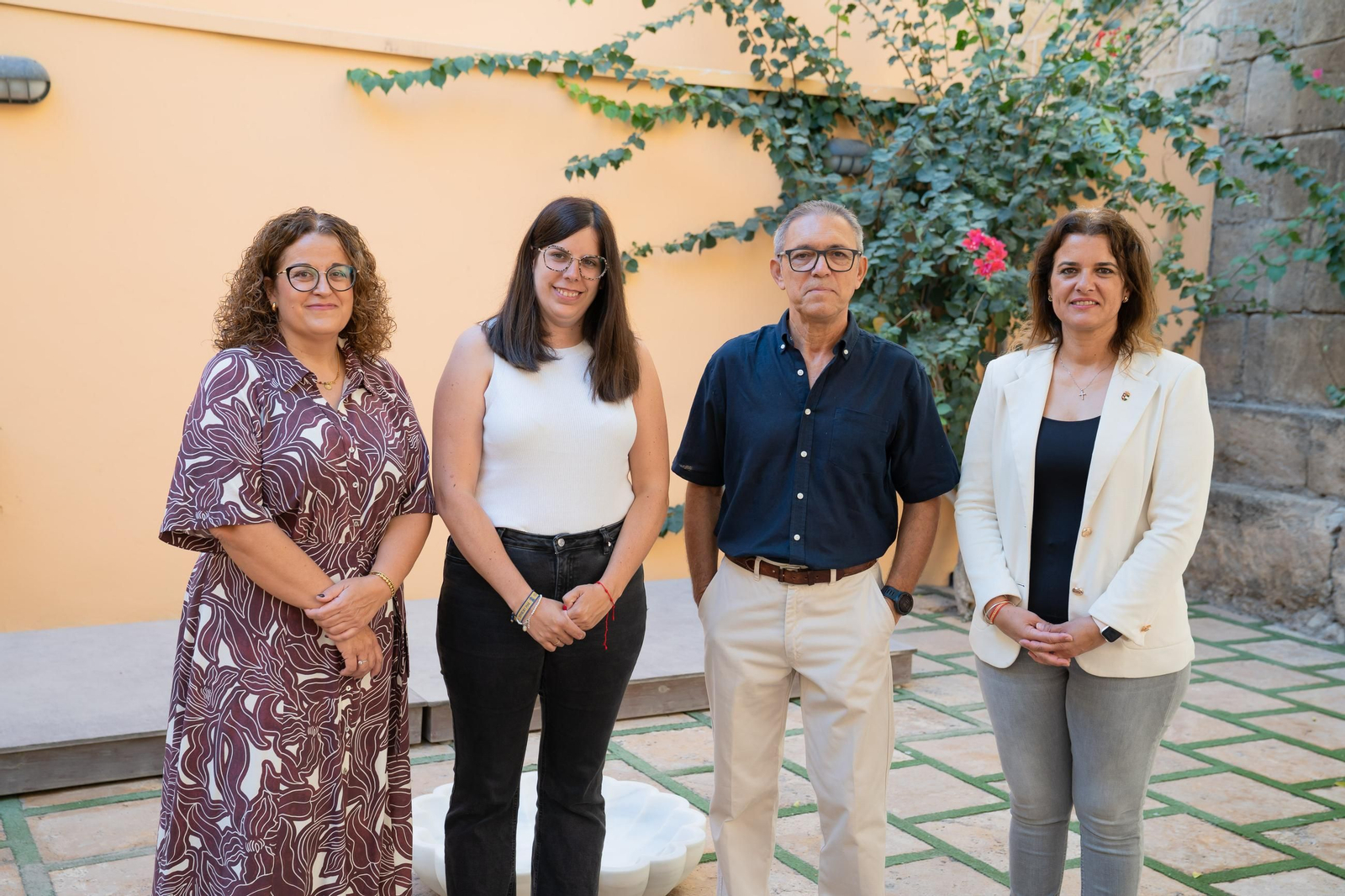 Almudena Morales con Noelia Damián y Germán Alonso.