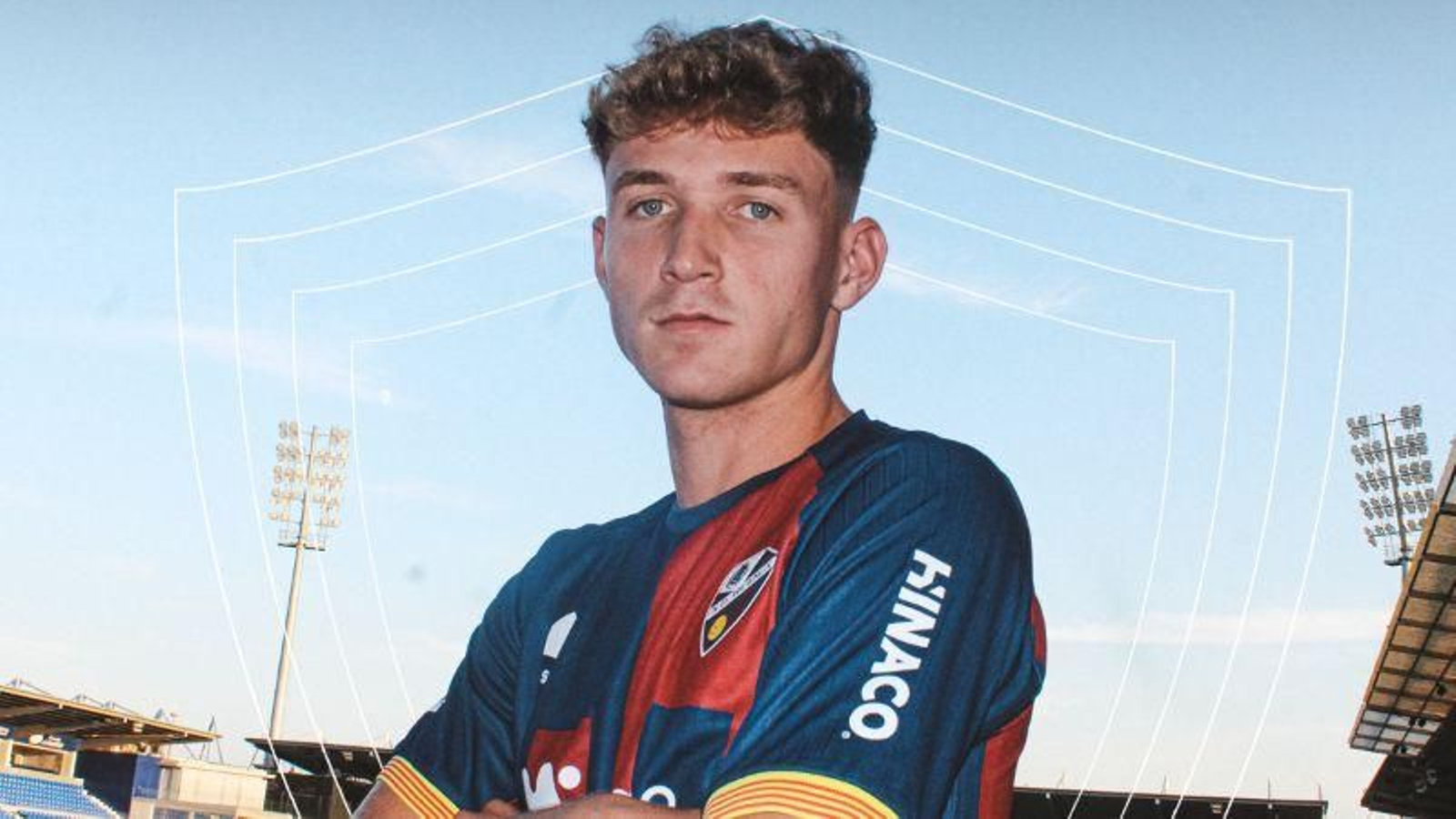 Hugo Pérez con la camiseta de la SD Huesca
