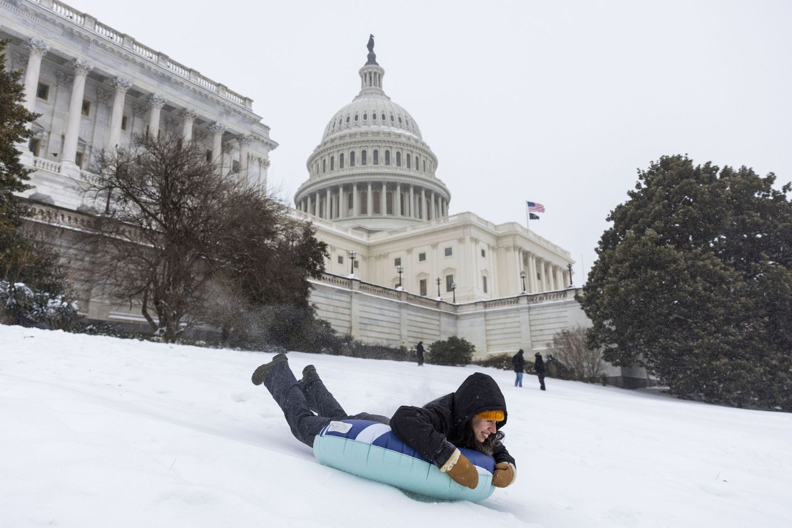 Las gélidas y blancas imágenes que deja la tormenta monstruosa en los EEUU
