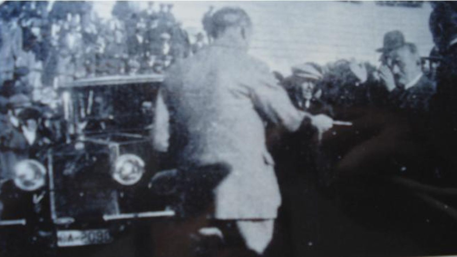 Entrega del Fiat al médico.