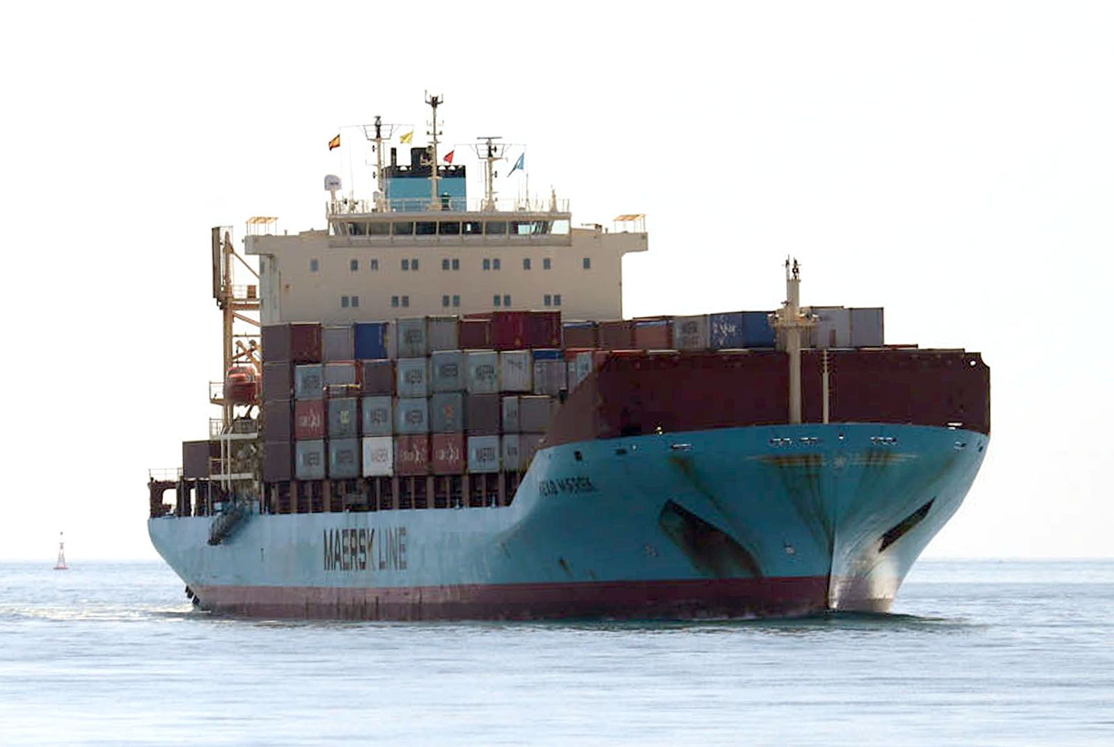 Imágenes de la llegada del buque Maersk al Puerto de Huelva, que abre las escalas con la línea entre Leixoes y Algeciras