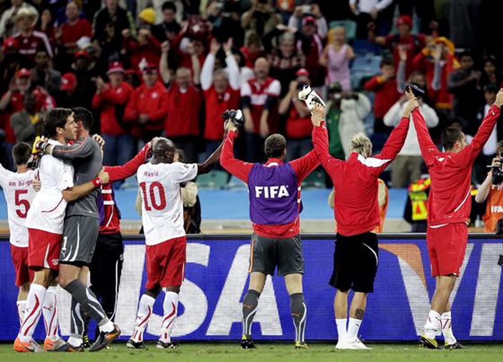 Los suizos celebran la victoria. / Reportaje gráfico: EFE, Reuters, AFP