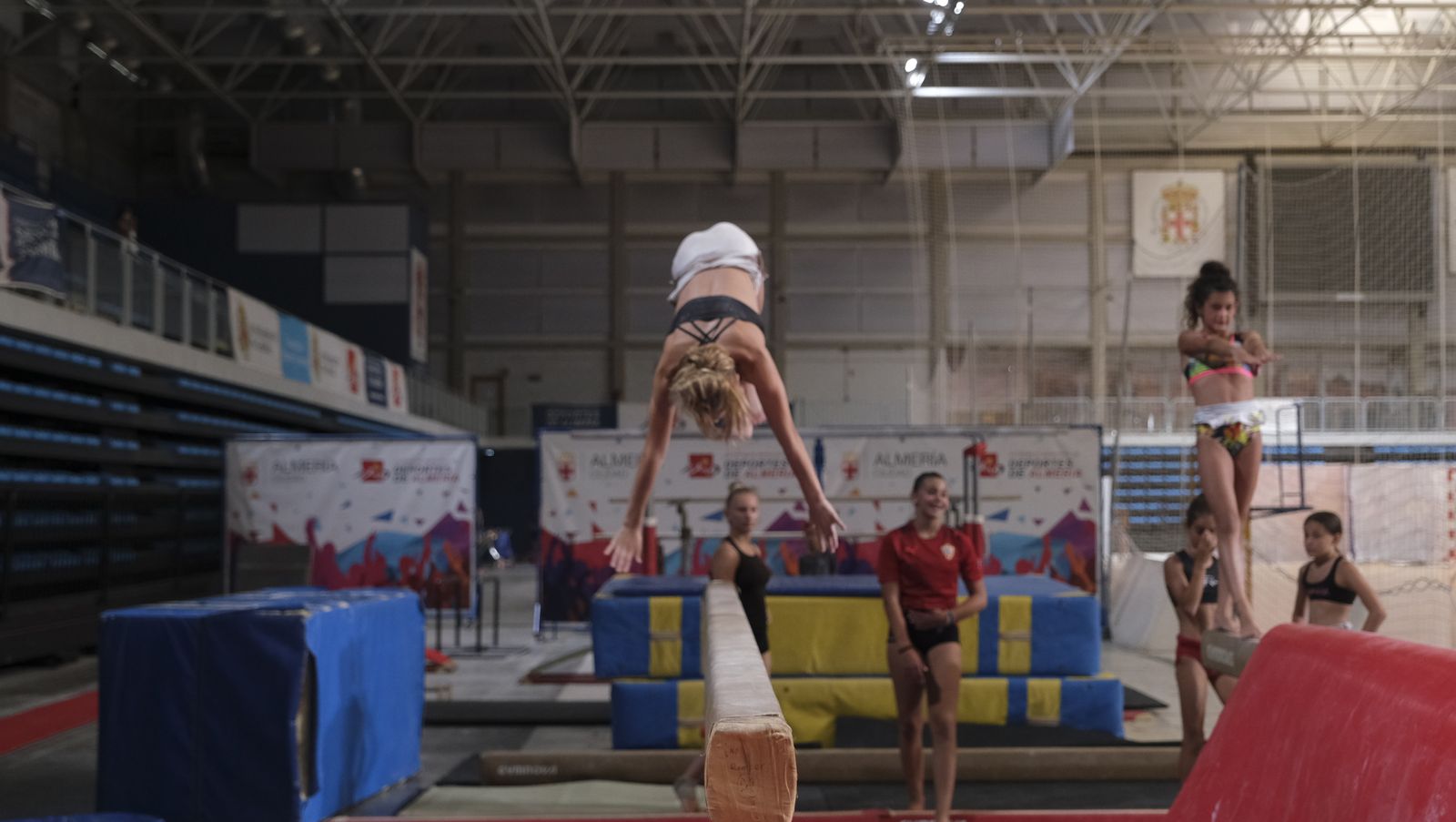 Imágenes de los entrenamientos de los gimnastas almerienses