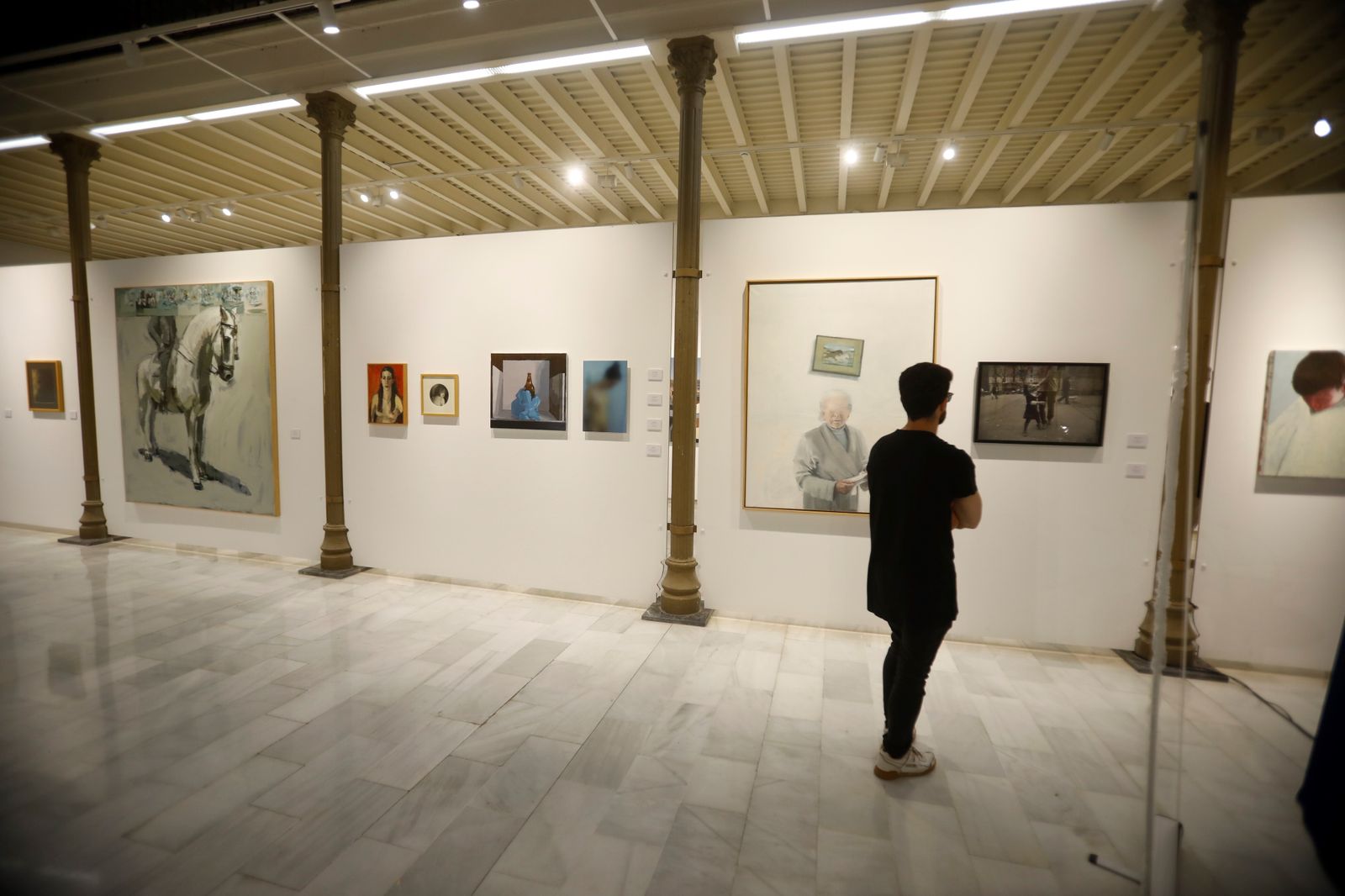 La exposición del Teatro Cómico de Córdoba sobre los 20 años de la Fundación Gala, en imágenes