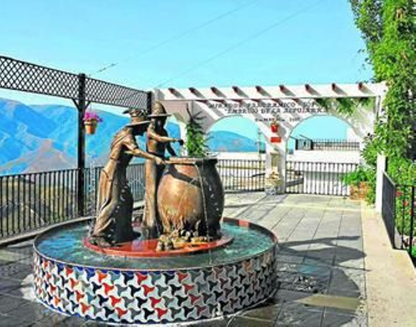 La localidad alpujarreña ha cambiado su fisonomía para convertirse en un auténtico lugar de hechiceros.