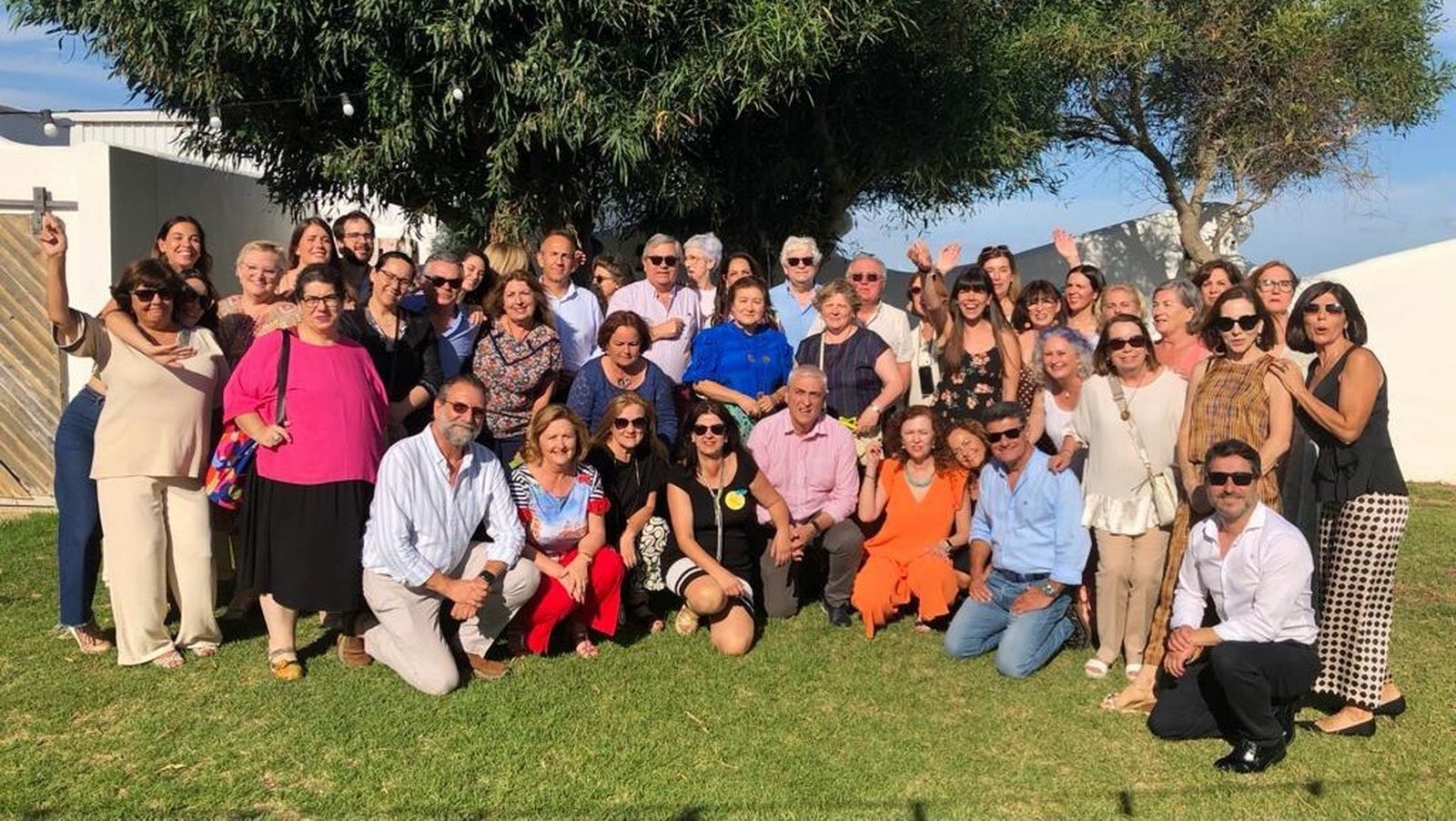 Homenaje al doctor Juan Antonio Navarro y a la enfermera Dolores Marchena con motivo de su jubilación del centro de salud Rodríguez Arias en San Fernando.
