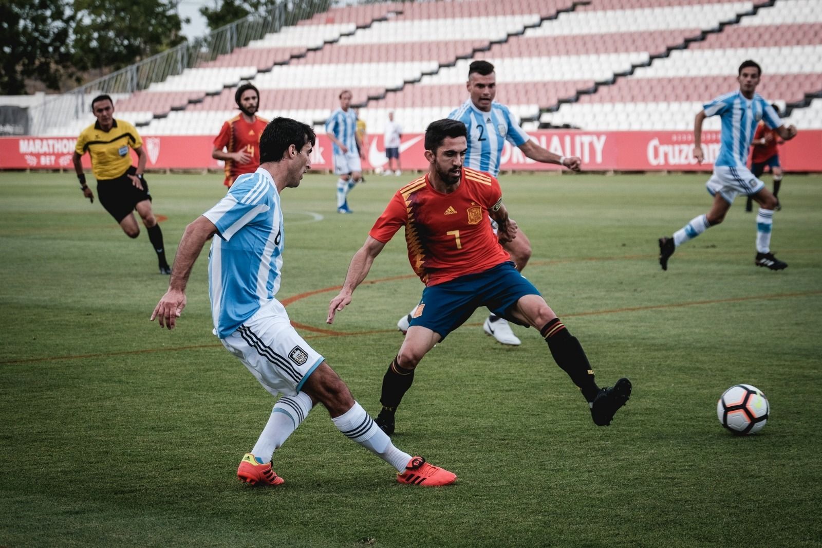 Imagen del partido Argentina-España, inaugural del grupo de España