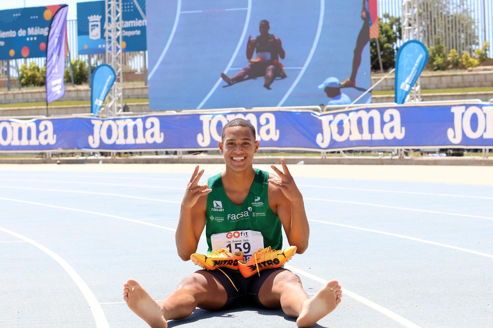 Alejandro Nuñez y el 4x100 del Nerja, campeones de España sub 18 en Málaga