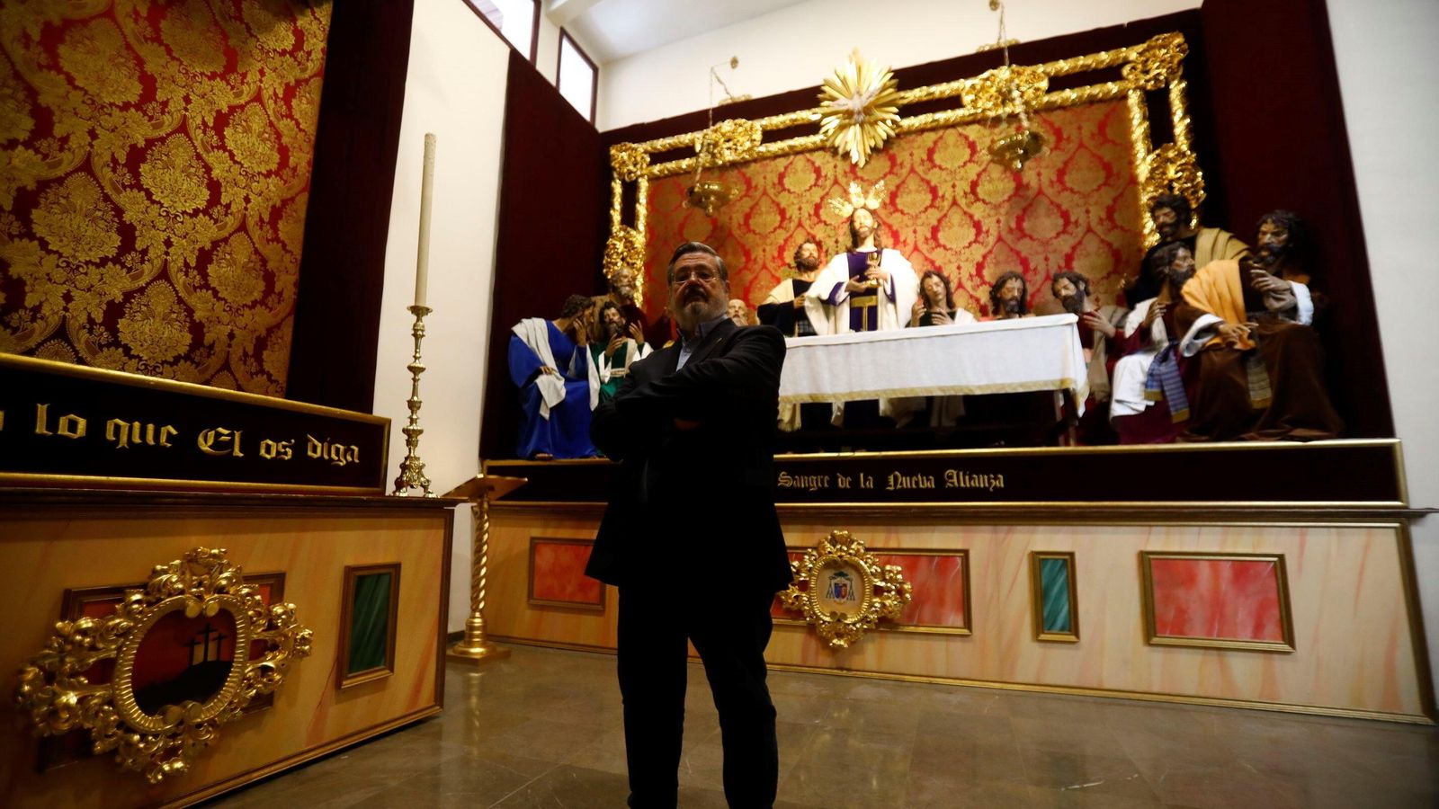 Francisco Román posa para 'el Día' ante el Señor de la Fe.