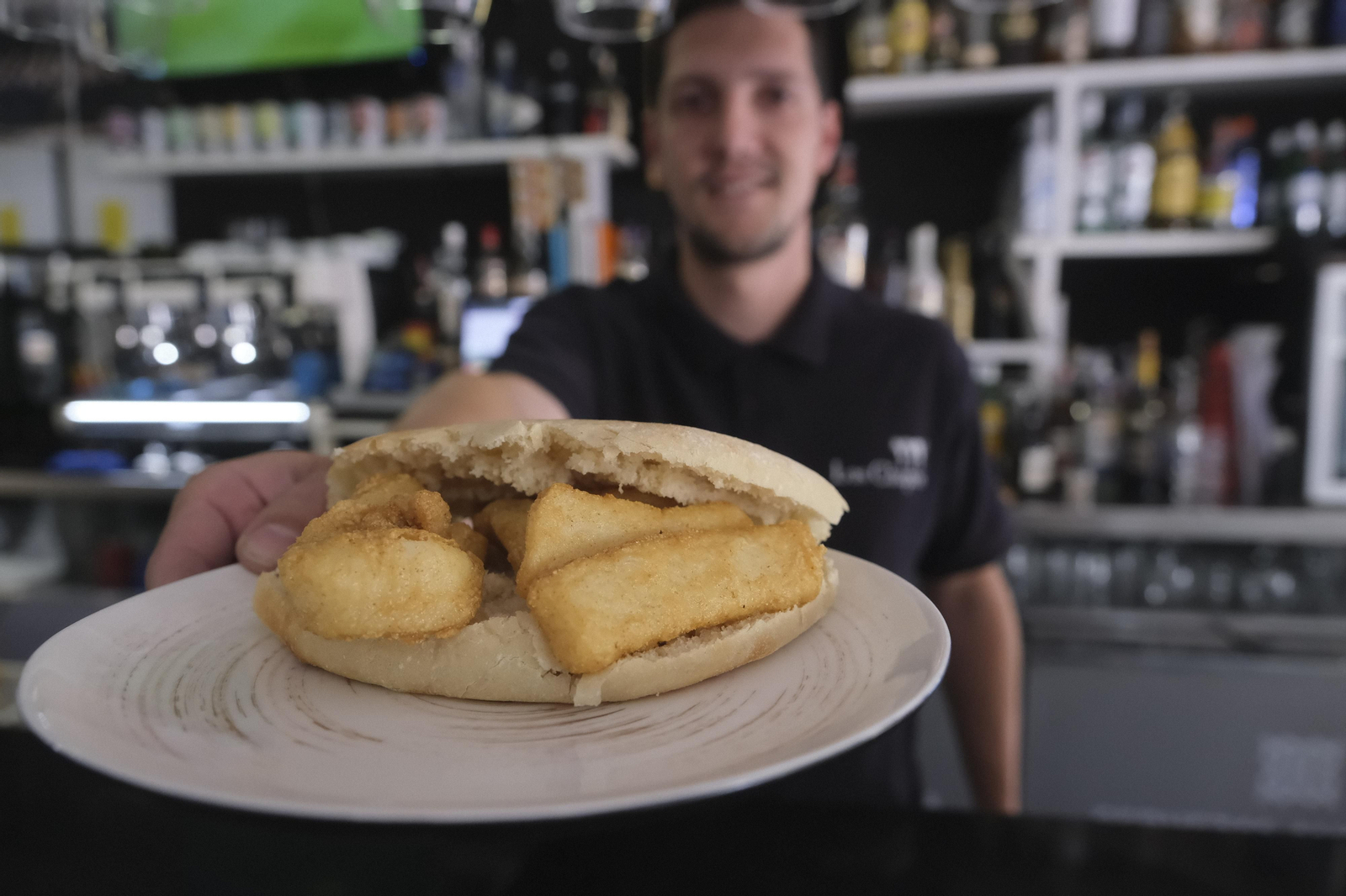 Los Chopos, el bar que convierte a los personajes ilustres de Córdoba en suculentos bocadillos