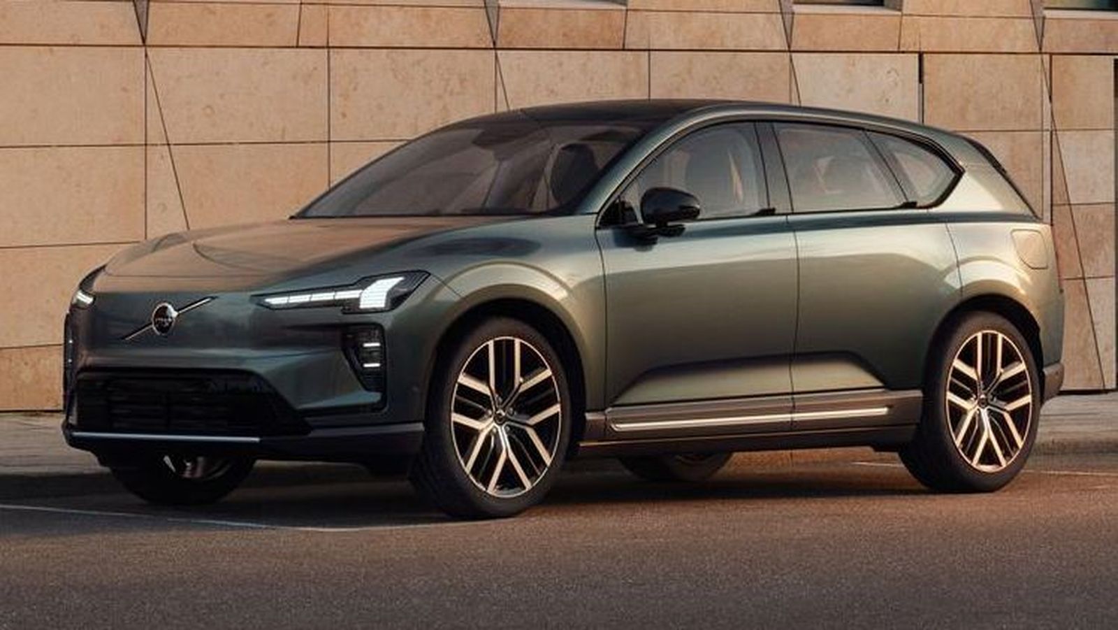 Volvo EX60, un SUV muy tecnológico con hasta 680 CV (500 kW) y alcance récord de 810 km