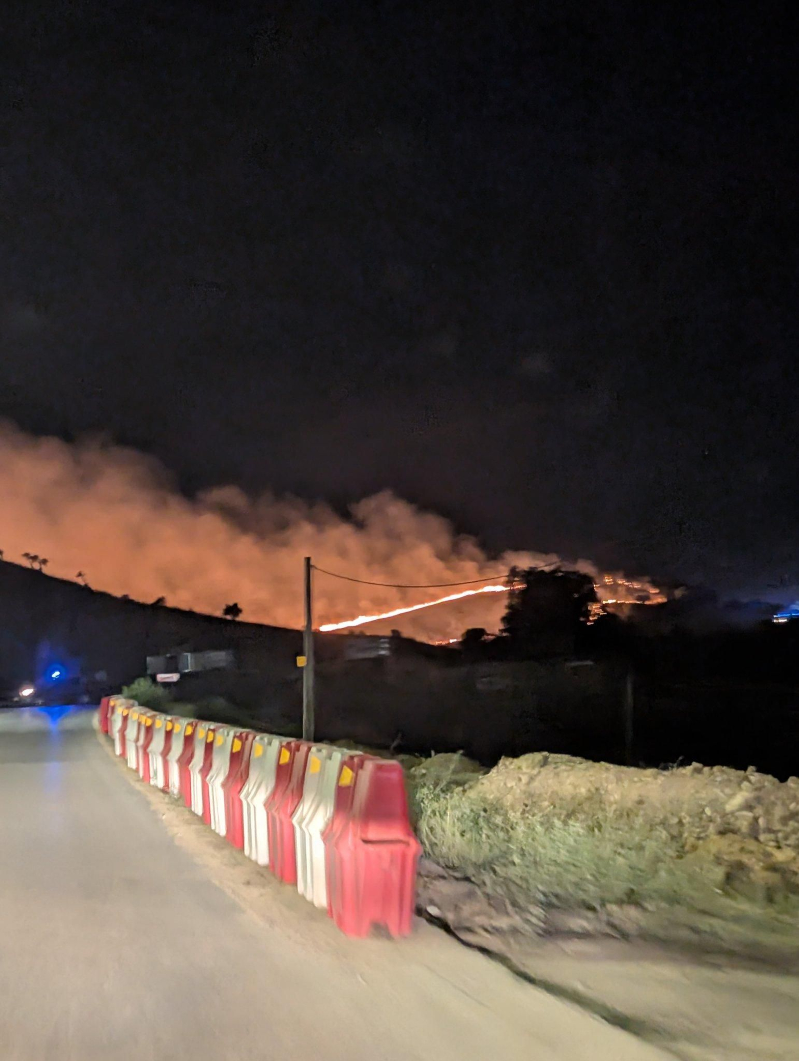 Incendio entre Castilleja de Guzmán y Camas.