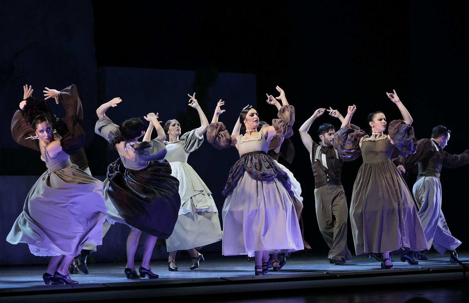 la imágenes del Ballet Flamenco de Andalucía en el Teatro de la Maestranza.