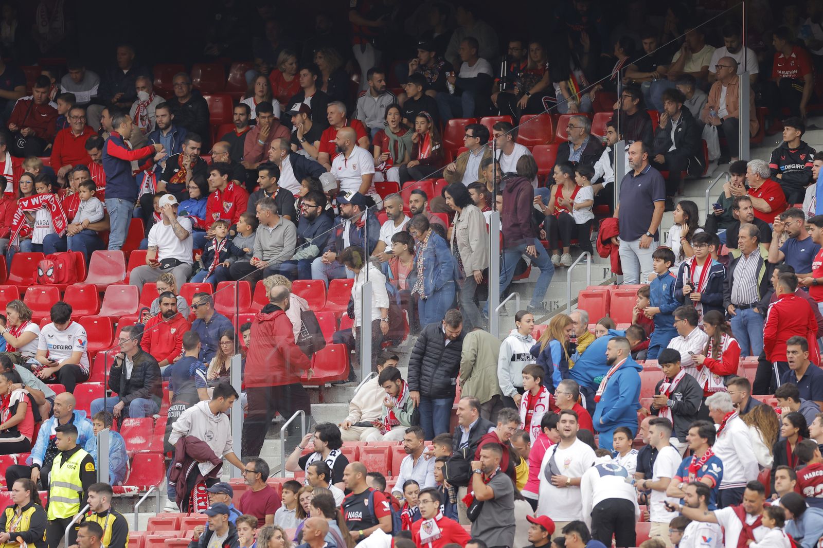 Búscate en las fotos del Sevilla-Madrid