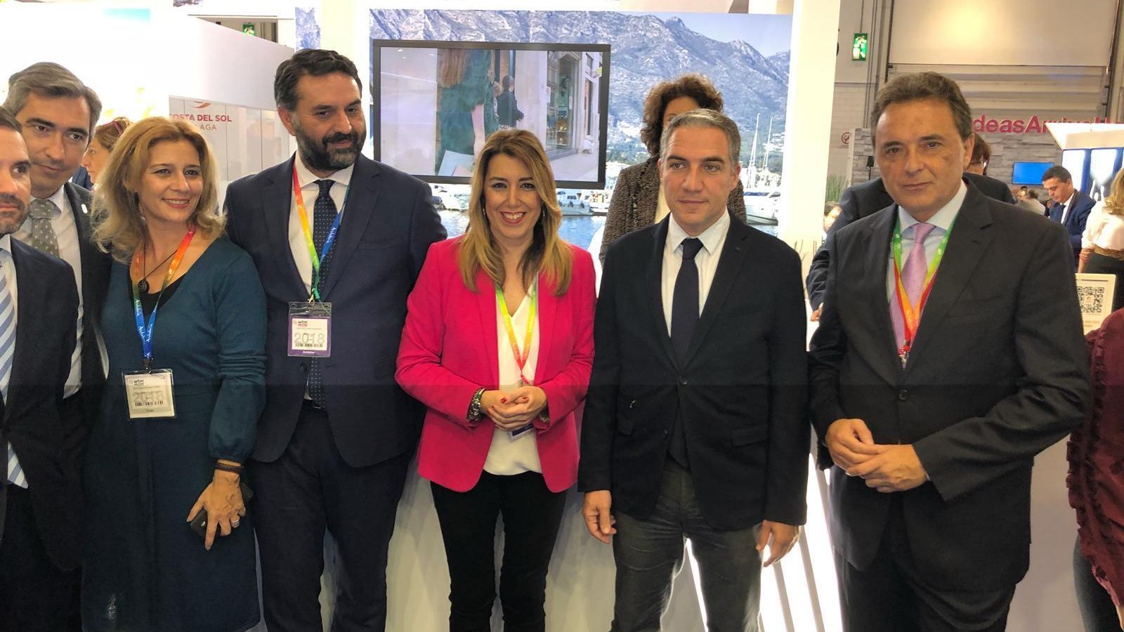 El alcalde de Torremolinos, José Ortiz, junto a Elías Bendodo y Susana Díaz, en la WTM.
