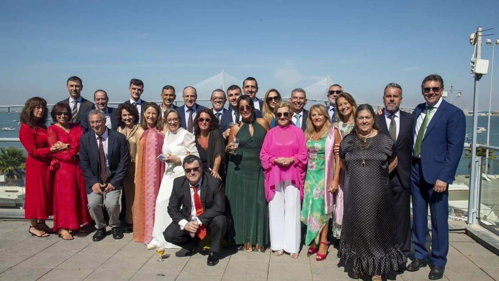 Pablo Domínguez-Mompell y Mariana Carrasco con María Jesús Miranda, Mila Vázquez, José Gutiérrez-Trueba, Juan Estudillo, Arturo Redondo, Toñi Molano, Pablo Domínguez-Mompell, Rocío Torres, Ricardo Vicente, Mariana Carrasco, Francisco Téllez, Curro Gutiérrez-Trueba, Yolanda Copano, Juanjo Molina, Natalia Figueroa, Israel Ruz, Beatriz García, Angelita Deudero, José Miguel Calvo, Kike Jiménez, Ángeles Roldán, Charo Almagro, Charo Marmolejo, Emilio González de la Muela y Juan M. Cañuelo.