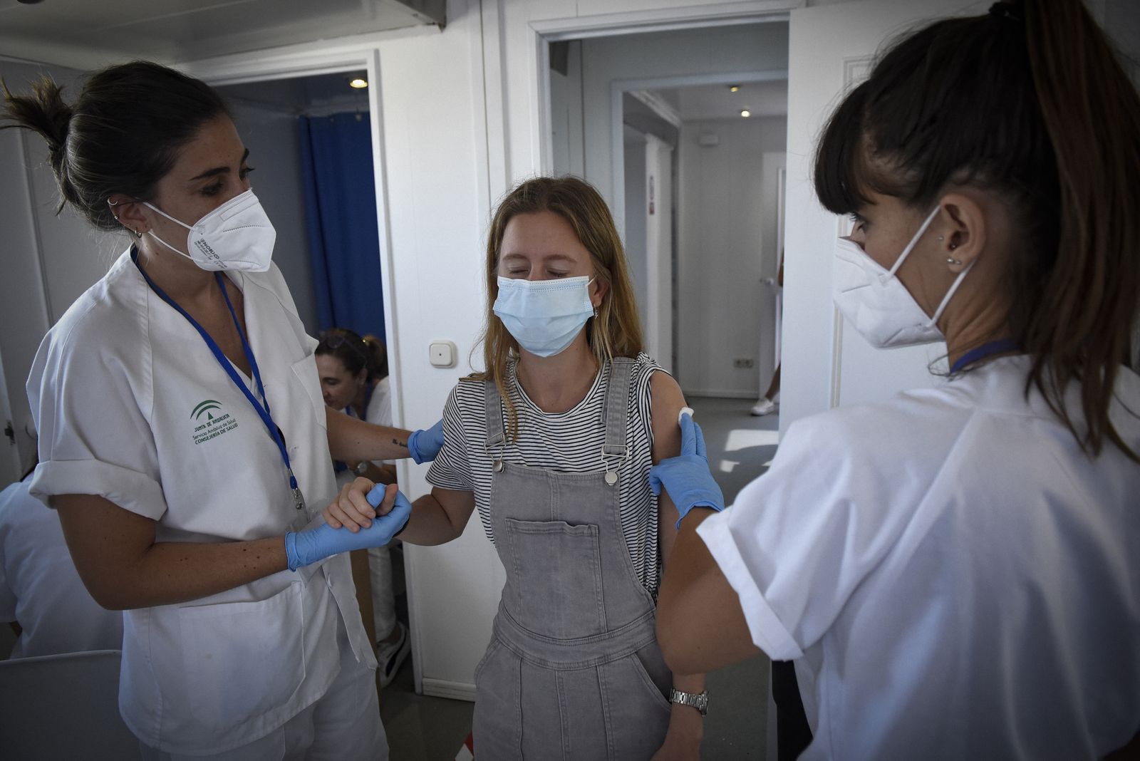 La vacunación contra el Covid a alumnos Erasmus de la Loyola, en imágenes