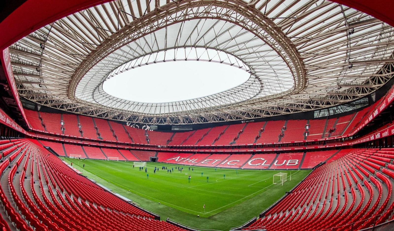Una imagen en gran angular del estadio del Athletic.