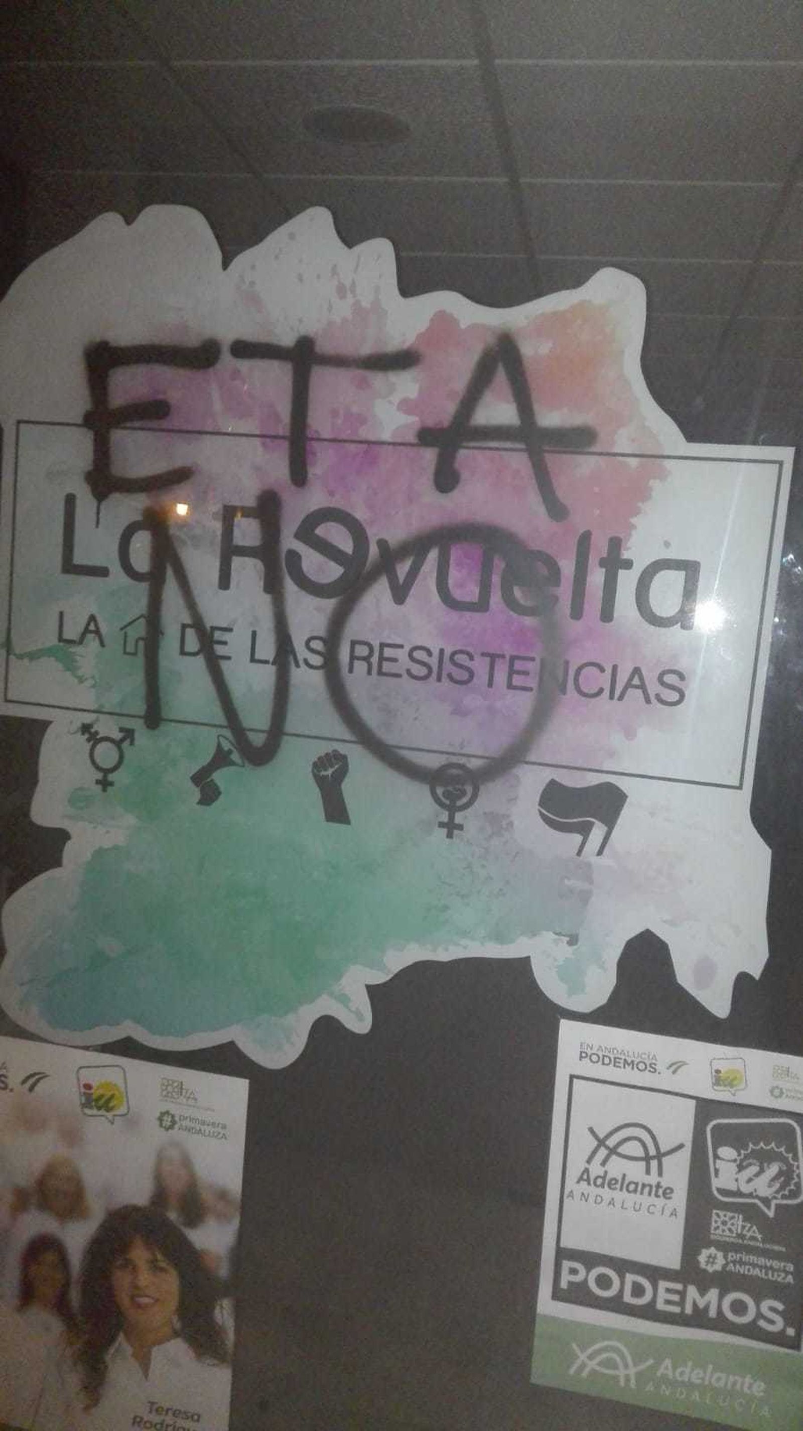 Pintadas en La Revuelta, la sede de Podemos San Fernando