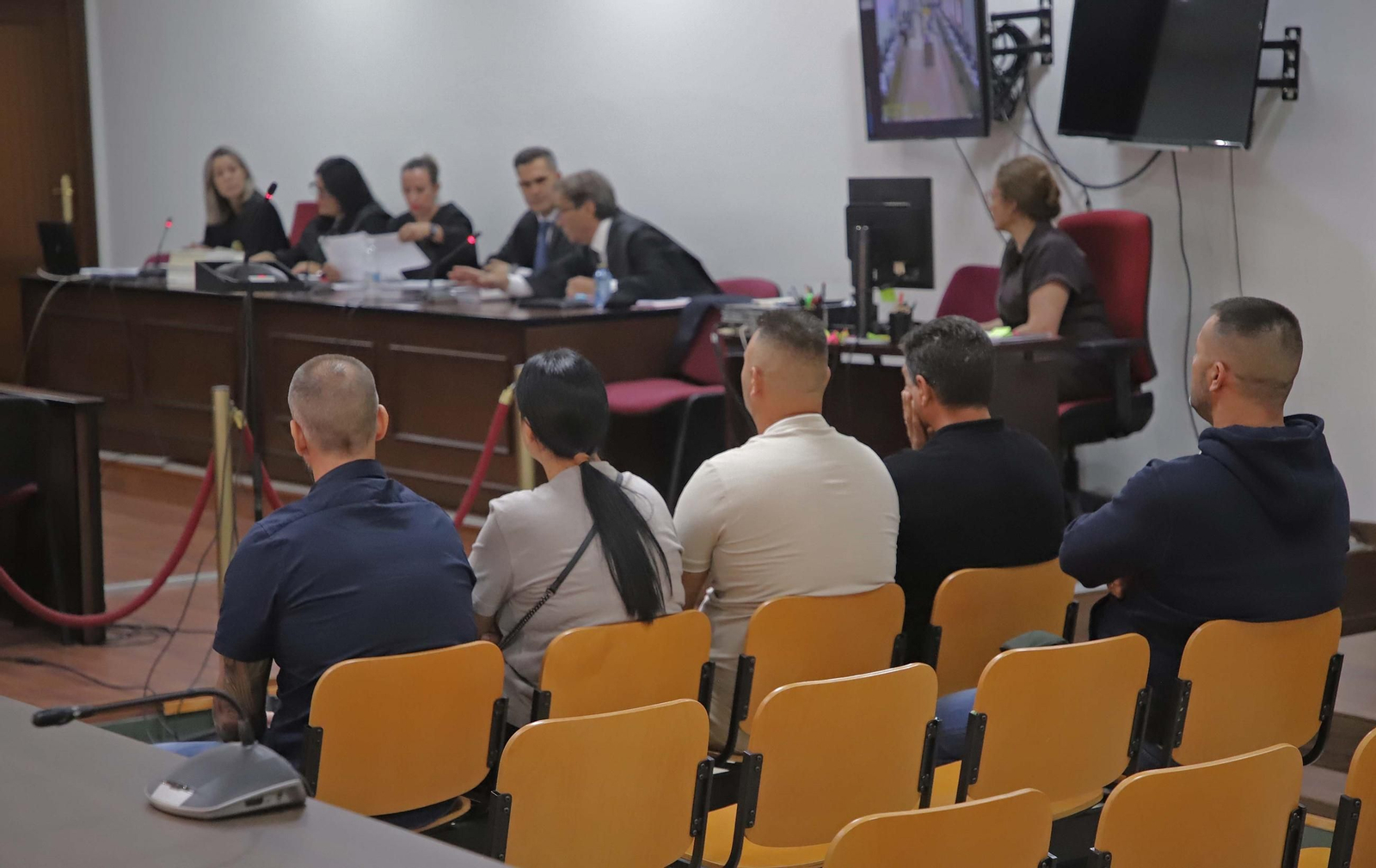 Cinco de los seis acusados en el juicio por el naufragio del Rúa Mar.
