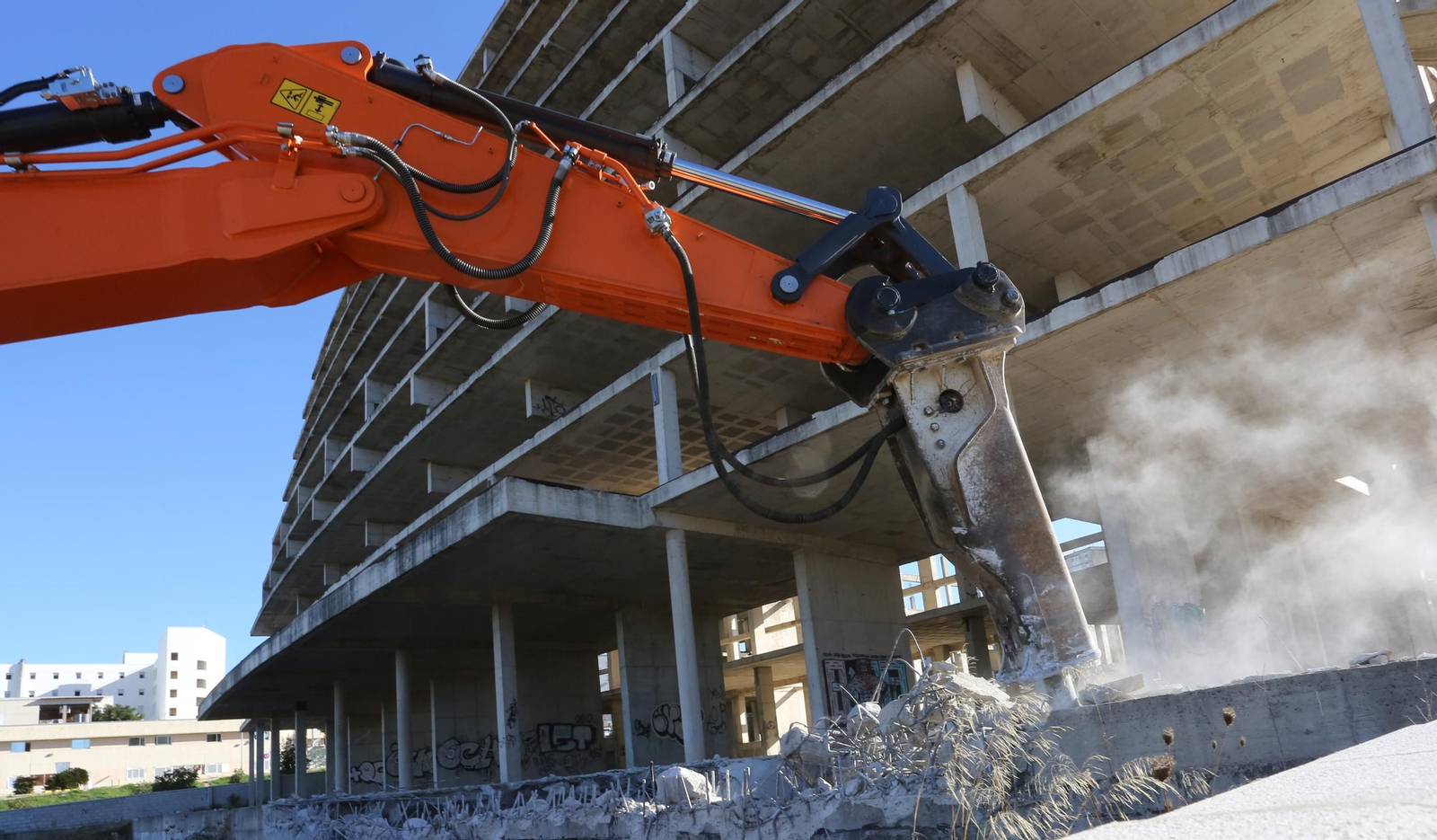 Comienzan los trabajos de derribo del Palacio de Congresos