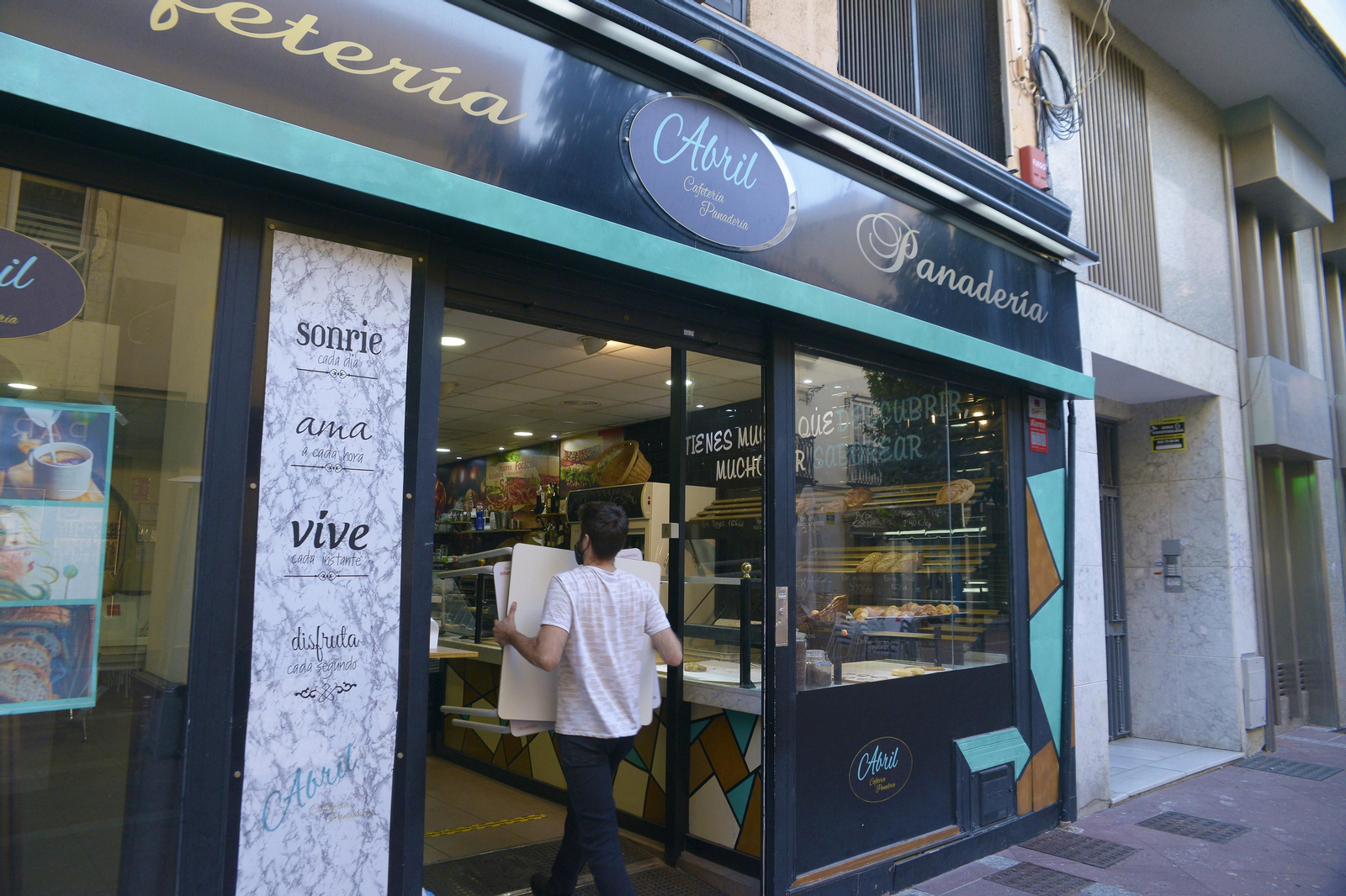 Fotos del cierre de comercios y bares en las calles por el Covid