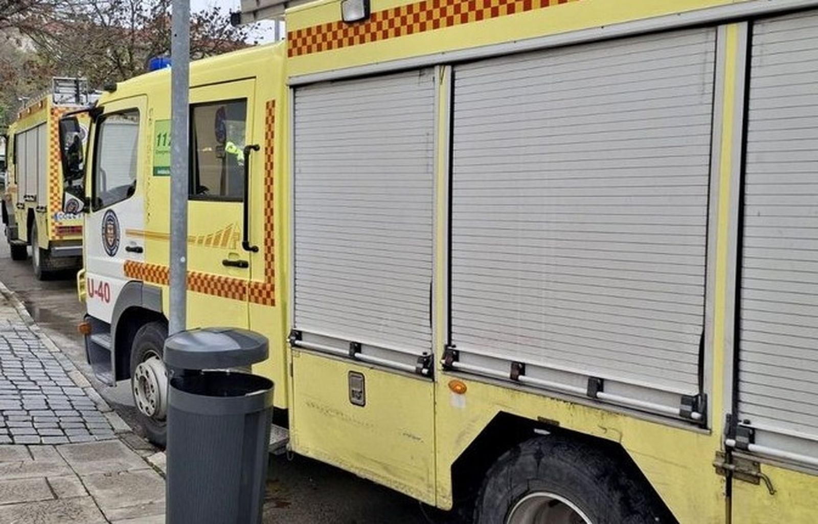 Dos vehículos del parque de bomberos de Jerez en la calle Circo