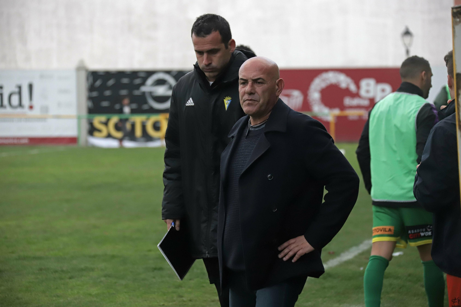 Carlos Ríos, entrenador gualdiverde, en un partido.
