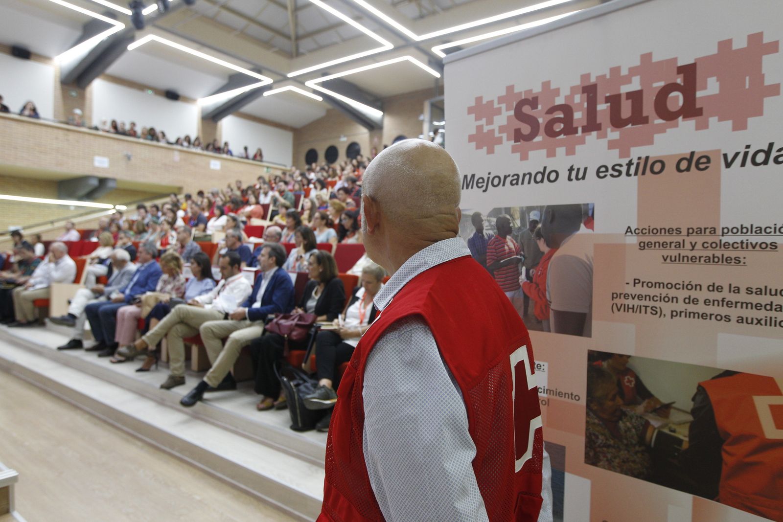 Mujeres y menores central el debate del congreso de Inmigración y Extranjería de Cruz Roja en Almería