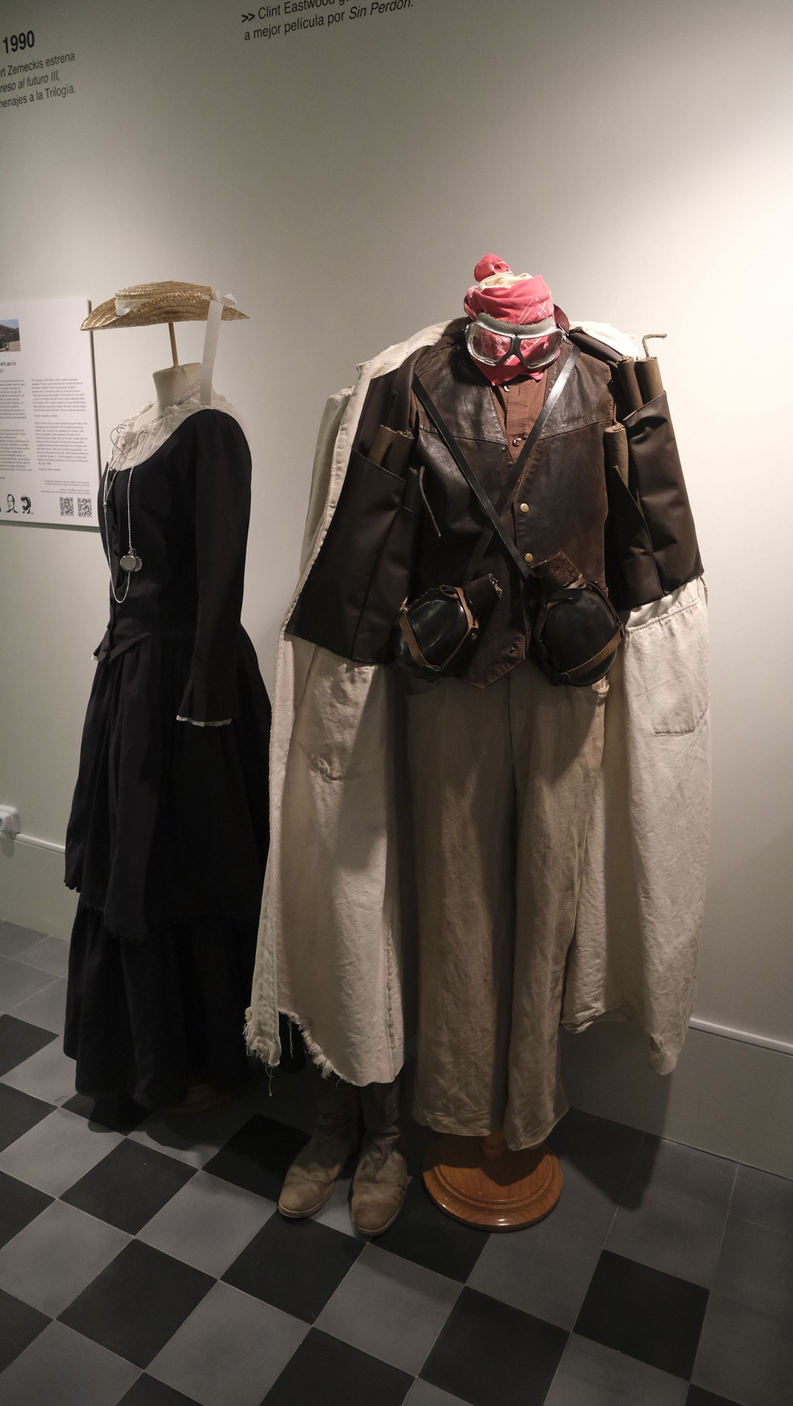 Inauguración de la exposición 'Revolución Leone' en la Casa del Cine de Almería, en imágenes