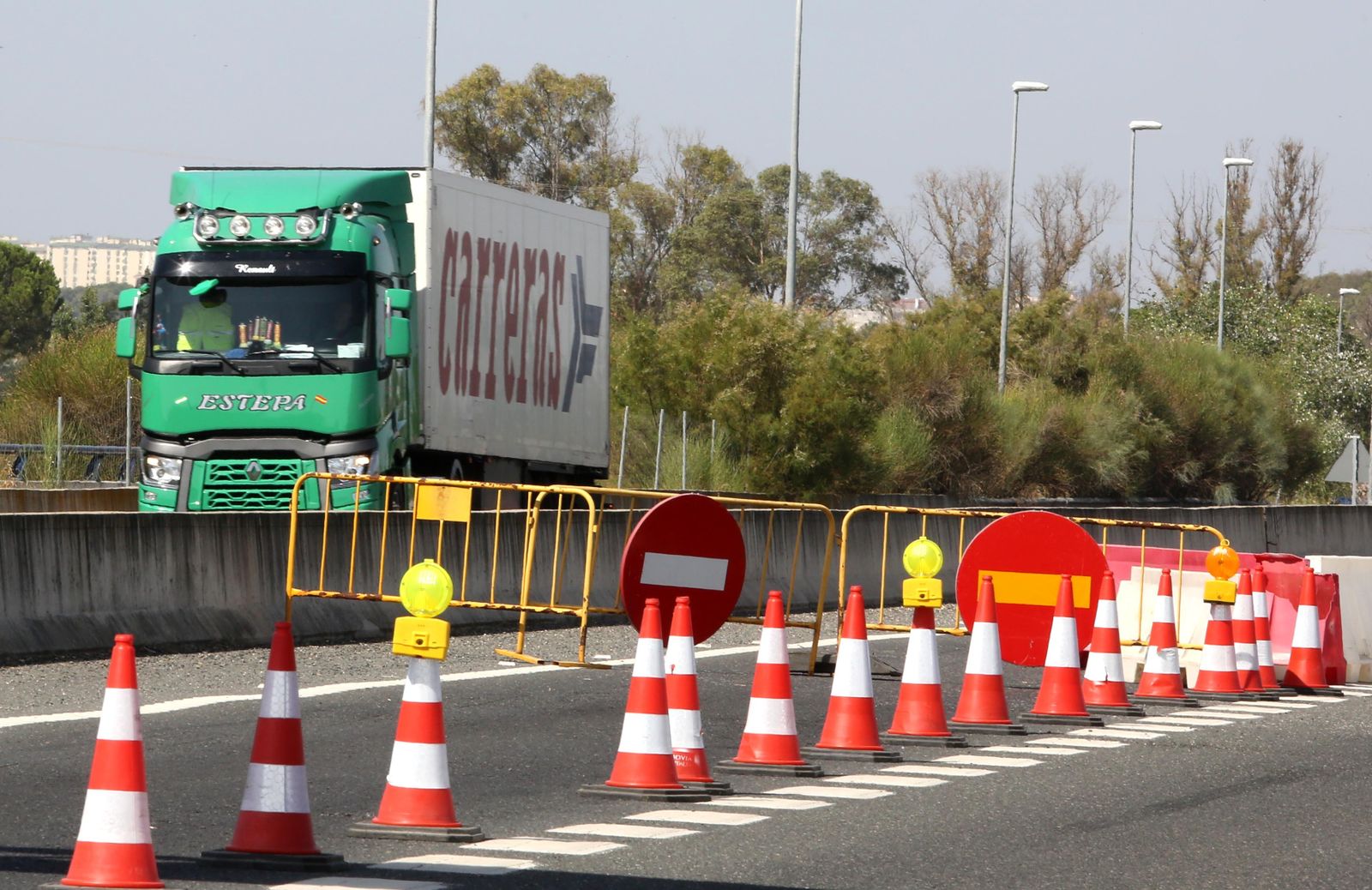El cierre de un carril del puente de Arcos ocasiona serias retenciones