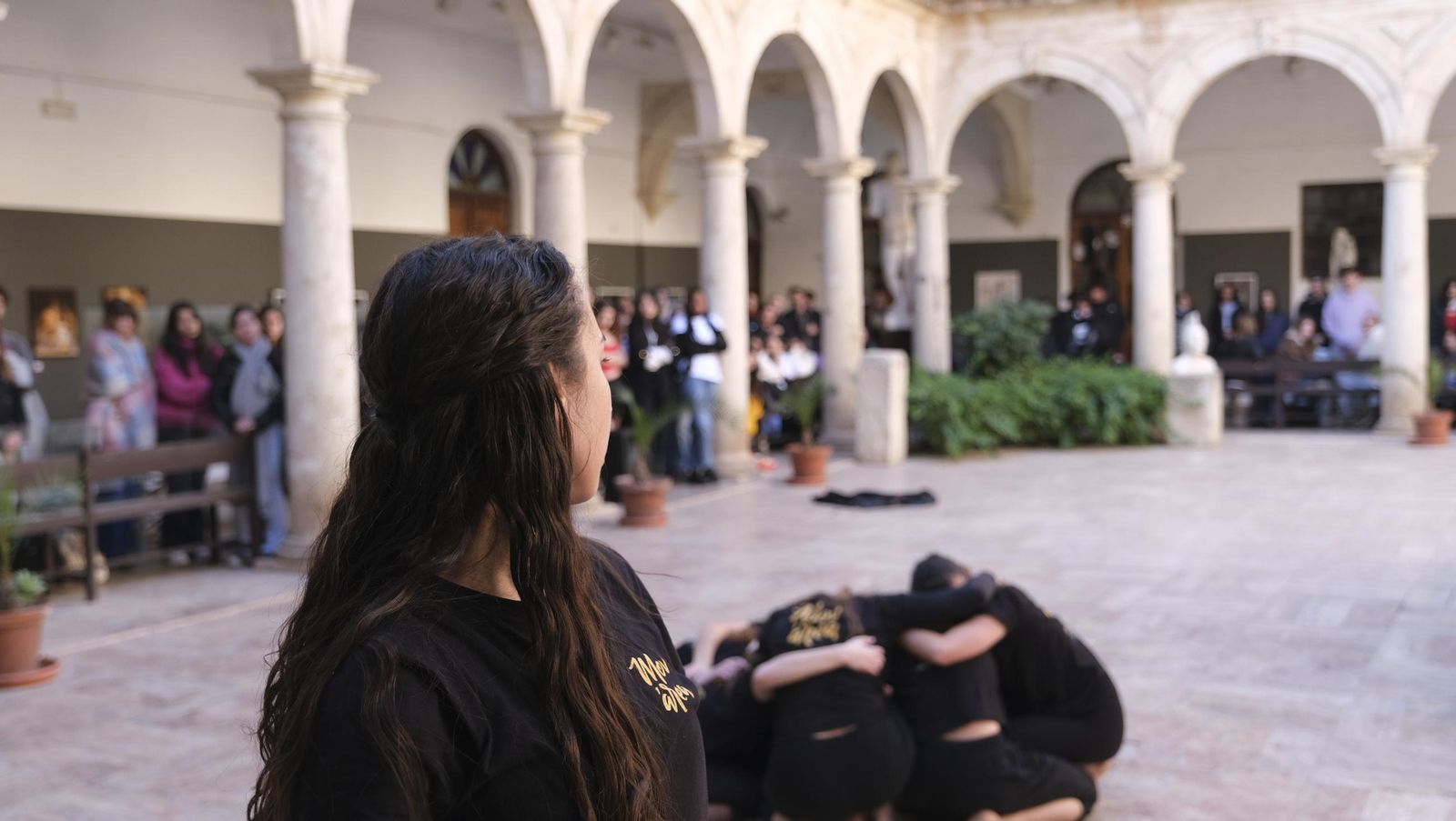 ¿Eres + machista o + racista?, exposición en la Escuela de Artes de Almería, en imágenes