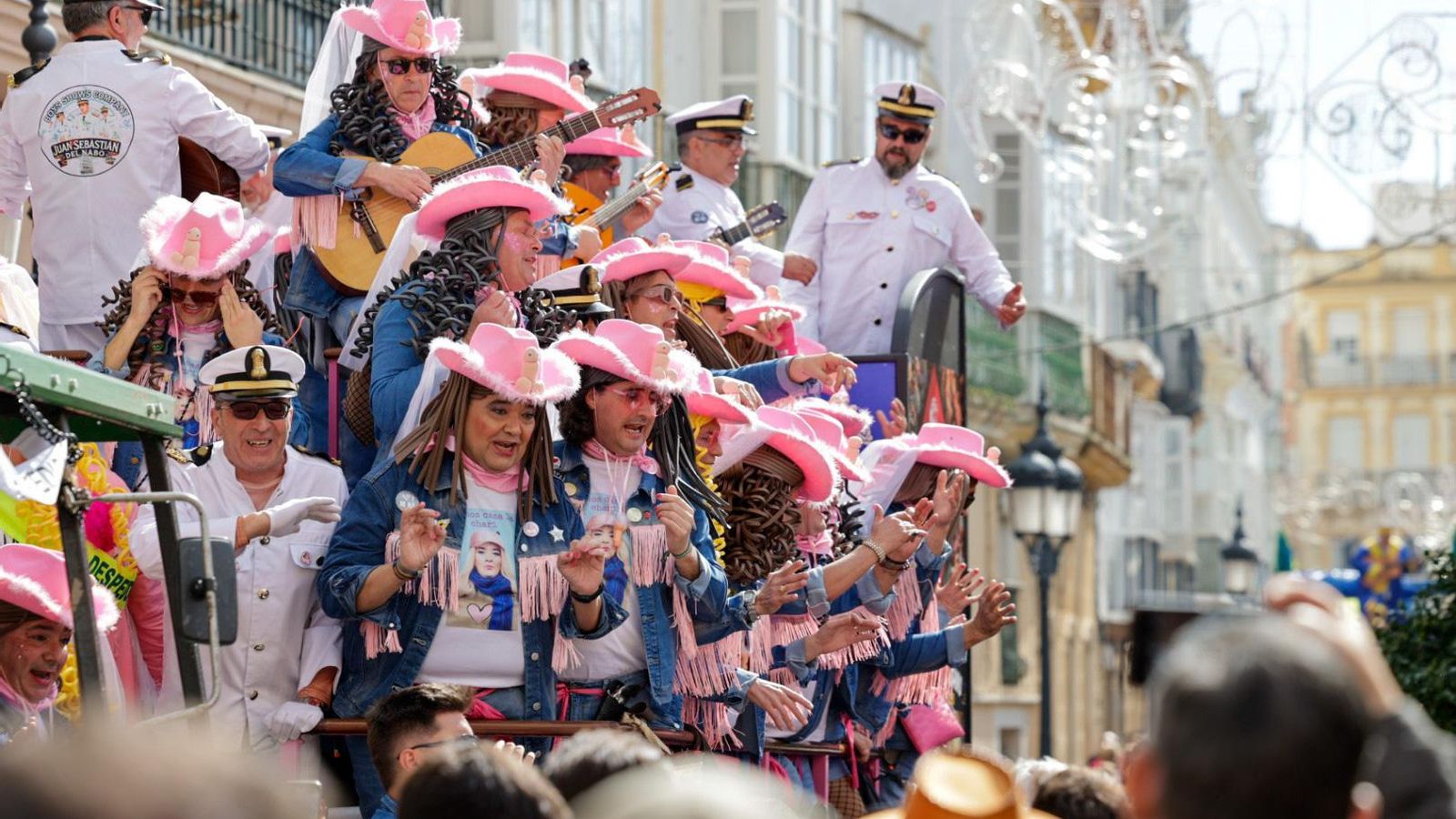 Las mejores imágenes del primer domingo de Carnaval de Cádiz