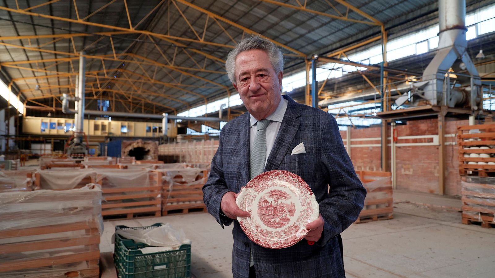 Targhetta, con un plato de la colección más conocida de La Cartuja Pickman