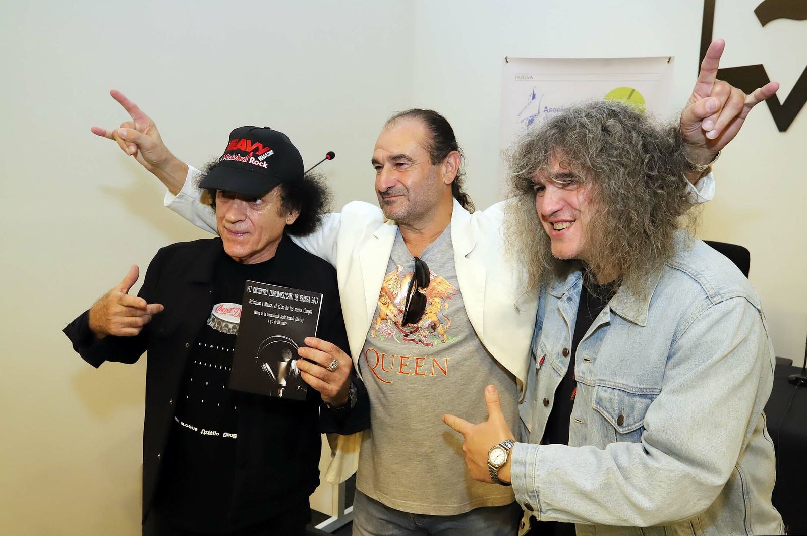 Vicente Mariscal Romero, José Antonio Nieto y Mariano Muniesa posan antes de la conferencia.