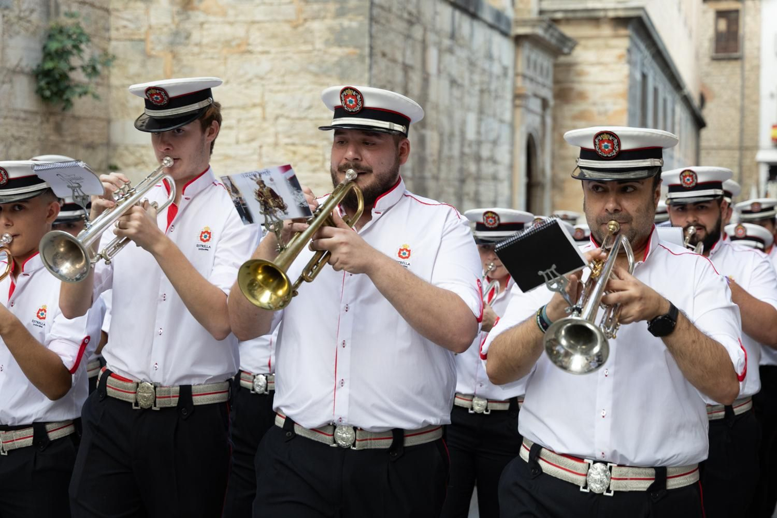 Así ha procesionado la Virgen de la Capilla por Jaén en su día grande.
